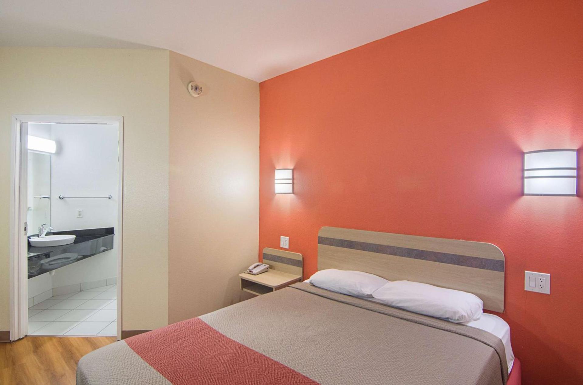 Motel 6-Terrell, TX photo 19