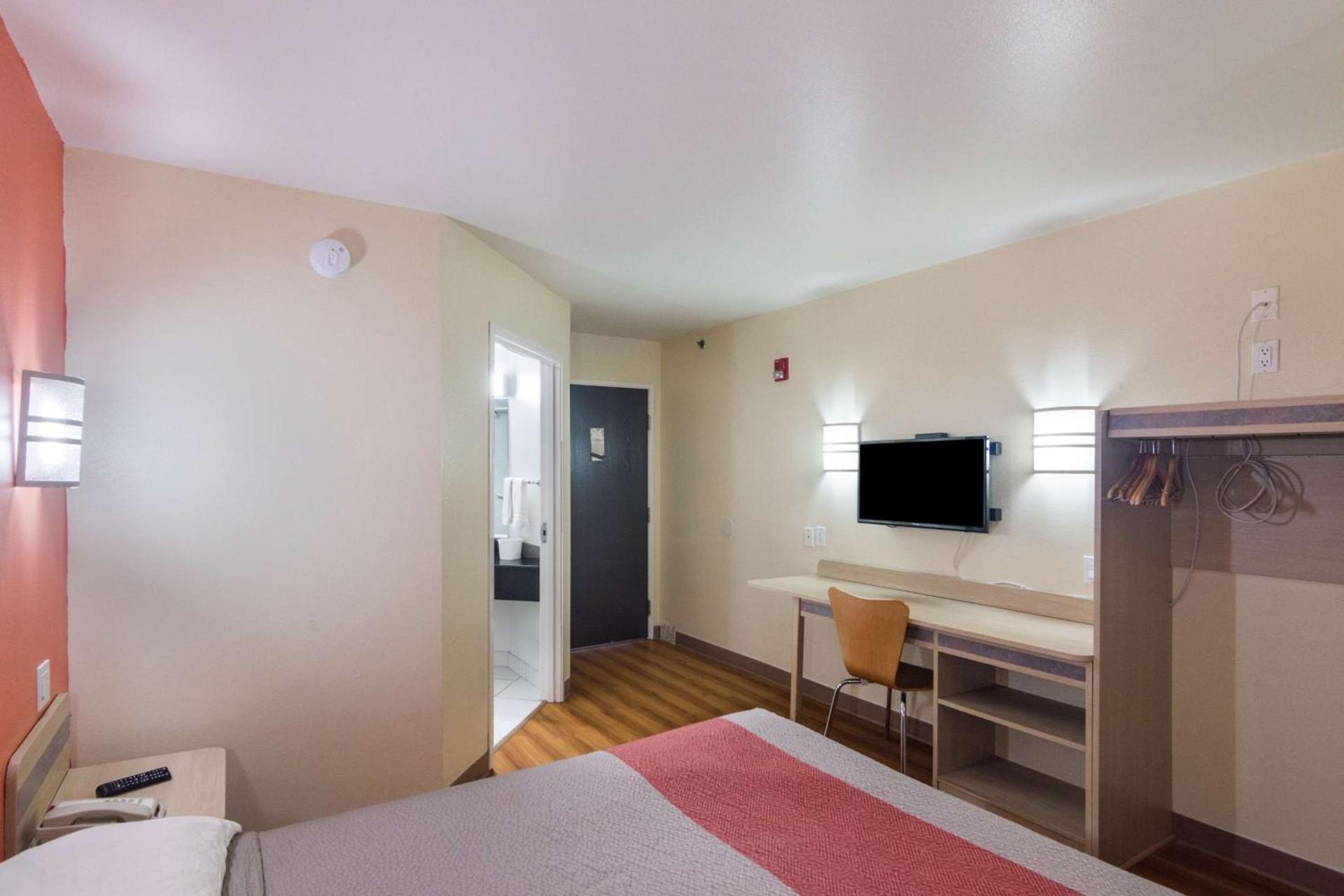 Motel 6-Terrell, TX photo 25