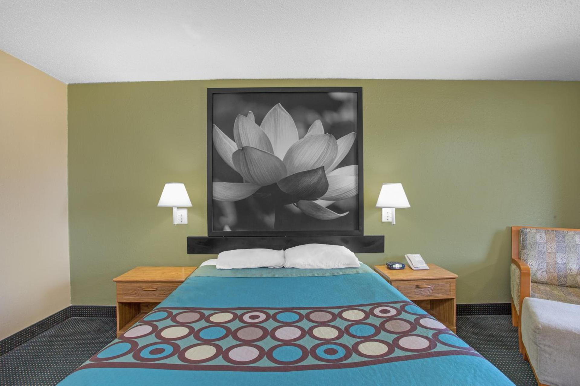 Super 8 by Wyndham Dunn photo 14