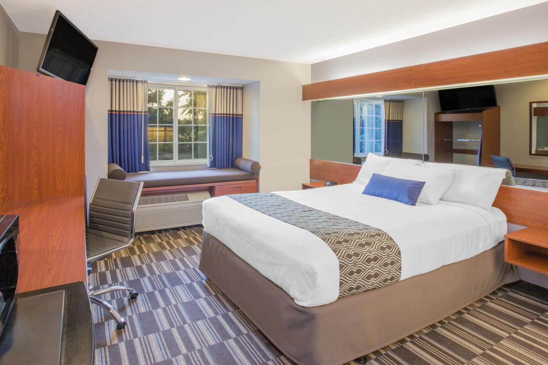 Microtel Inn and Suites Manistee photo 13