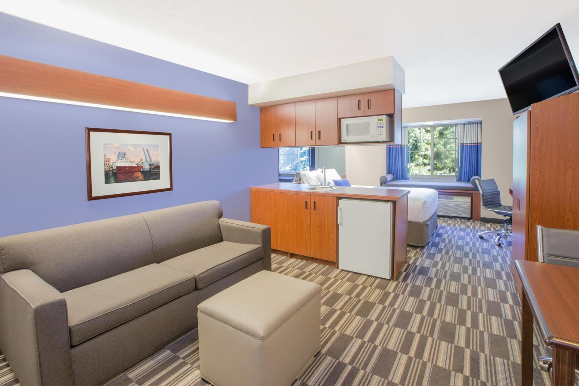 Microtel Inn and Suites Manistee photo 15