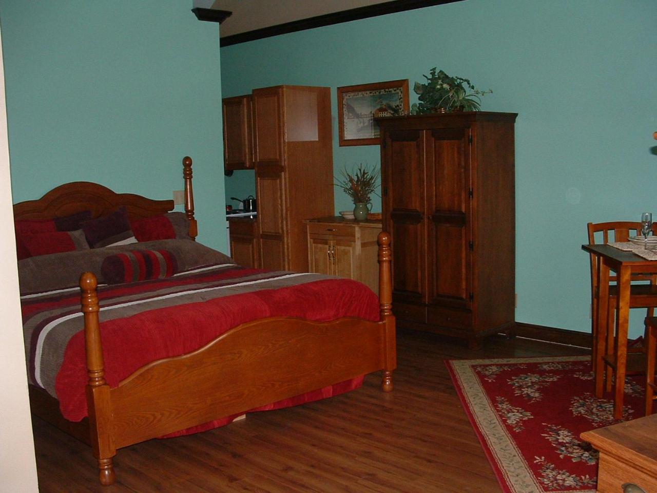 Spruce Hill Inn & Cottages photo 30