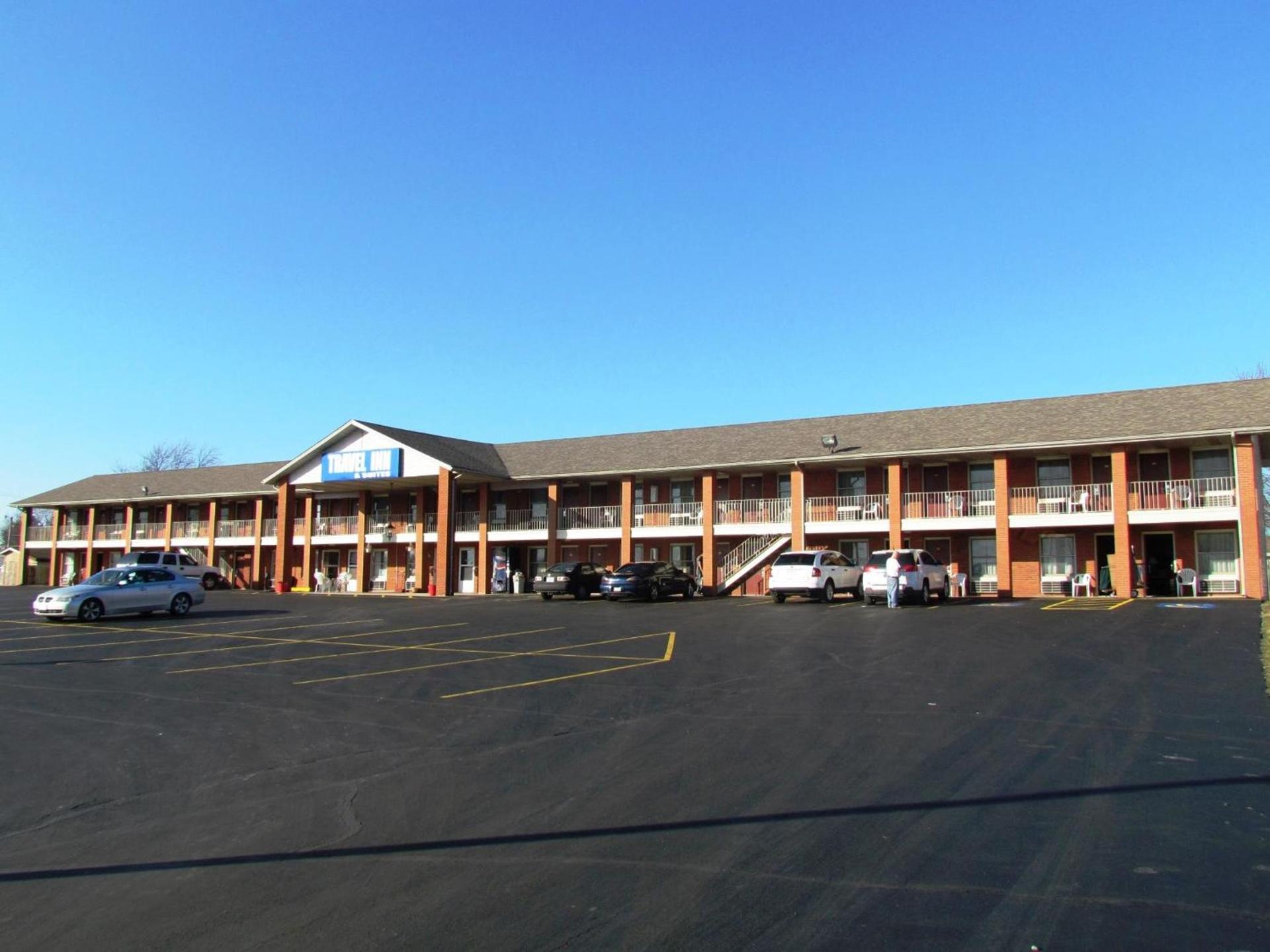 Travel Inn & Suites photo 1