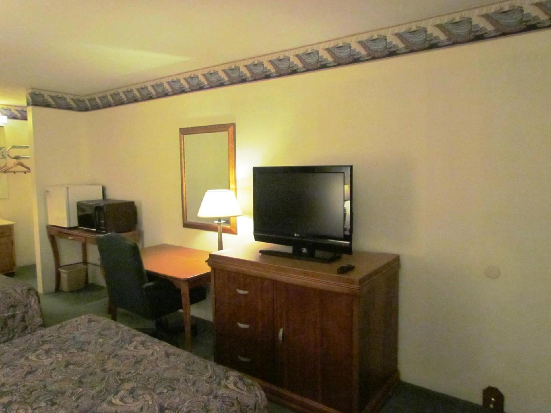Travel Inn & Suites photo 7
