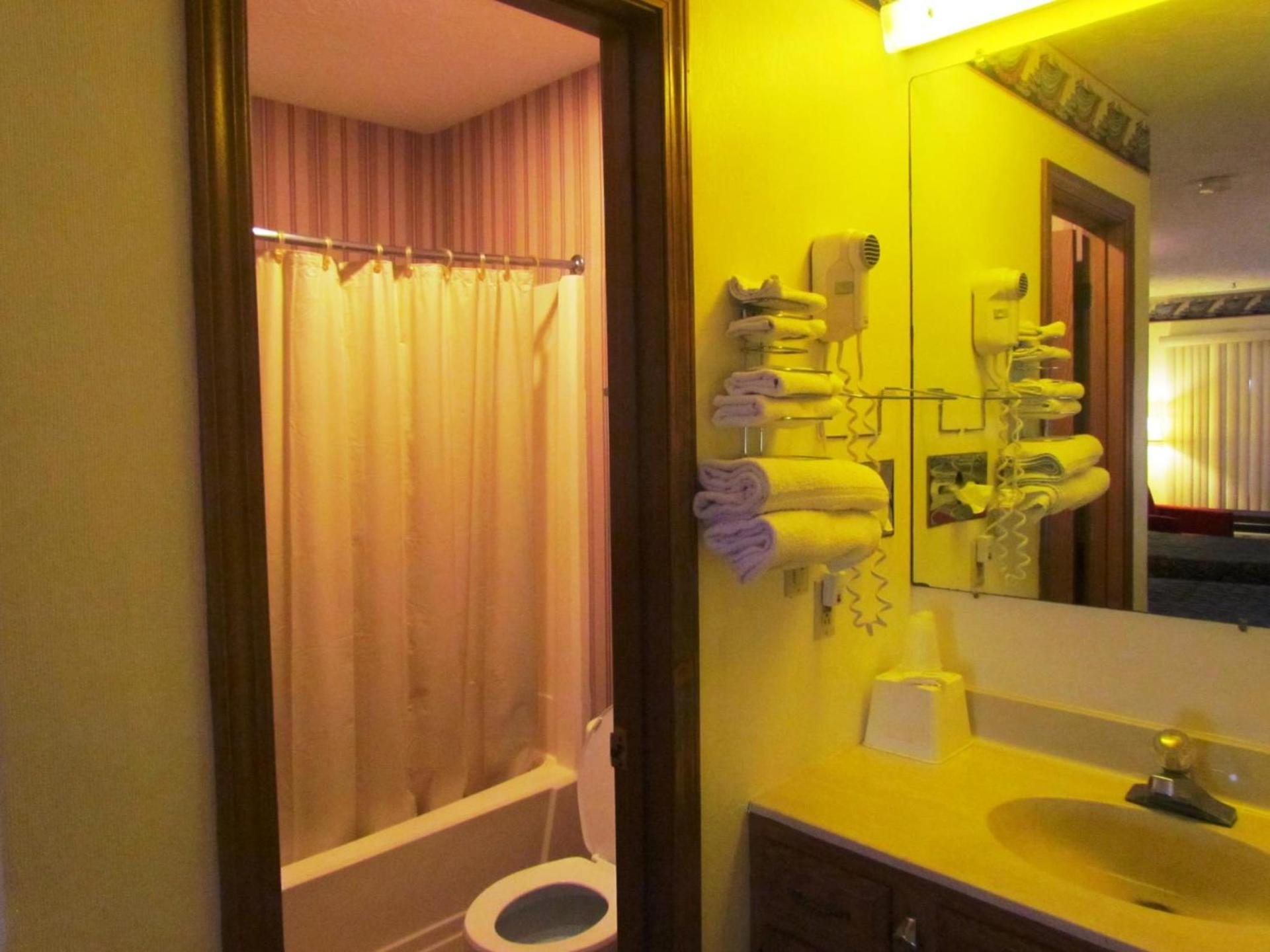 Travel Inn & Suites photo 4