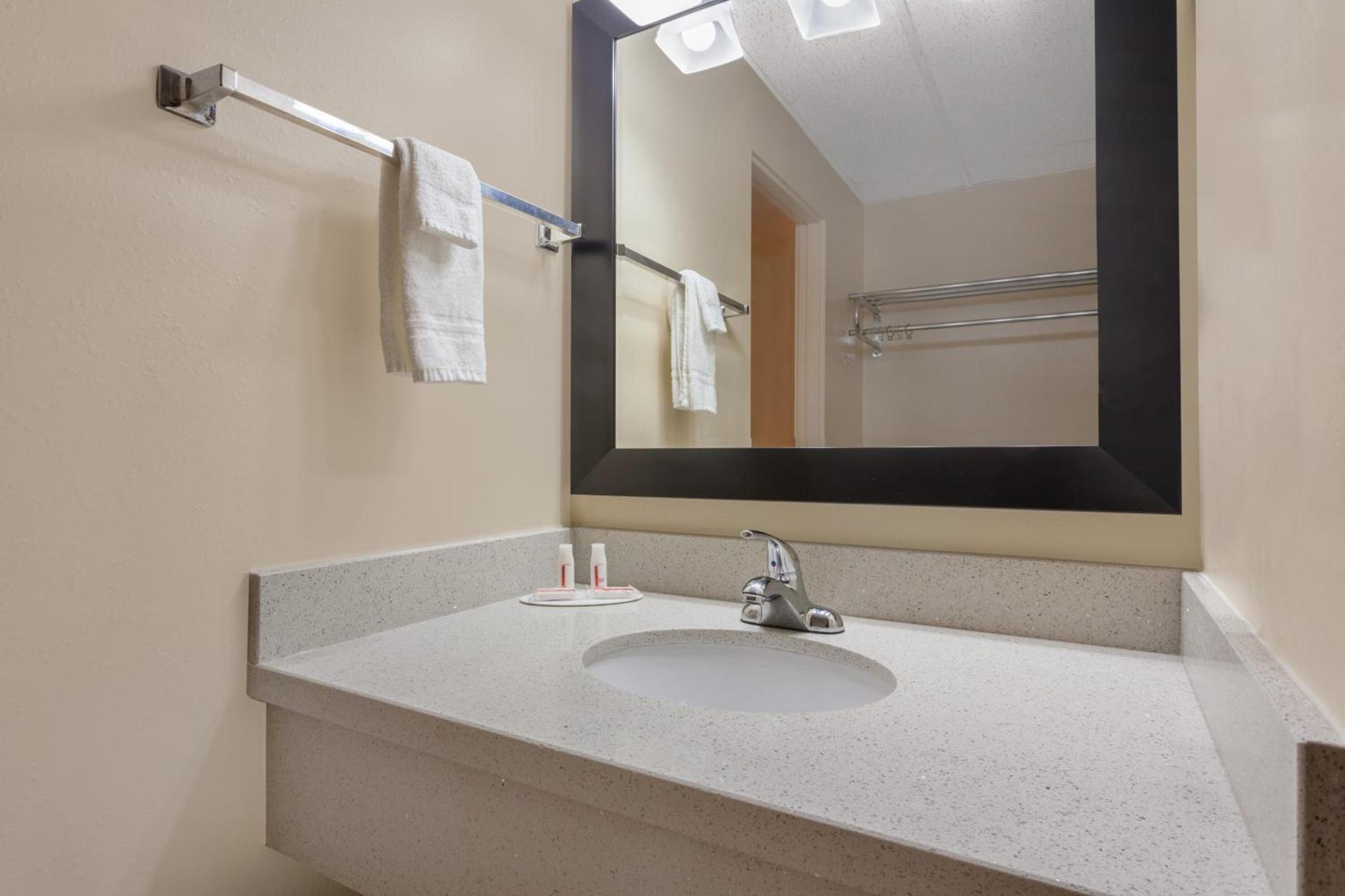 Days Inn by Wyndham Yakima photo 17