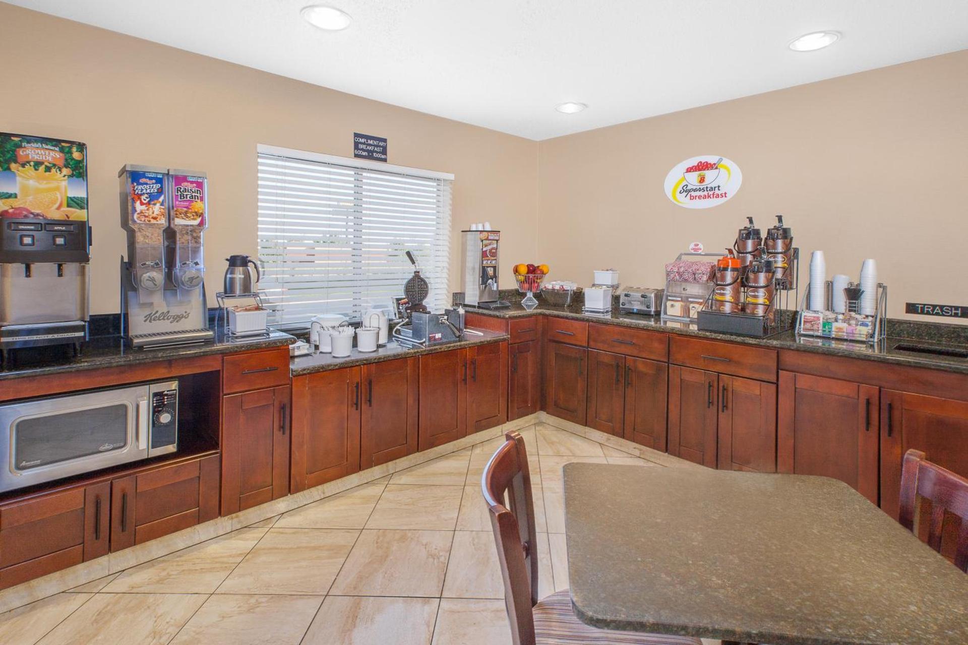 Super 8 by Wyndham Seville photo 21