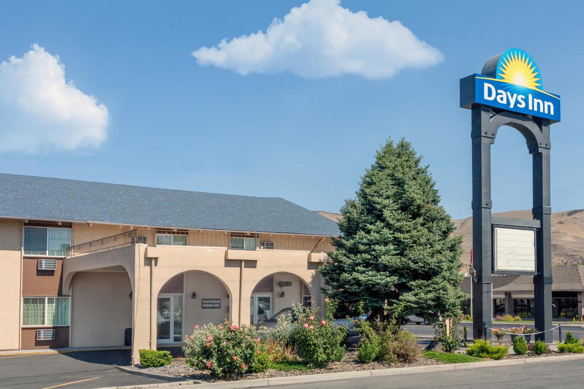Days Inn by Wyndham Yakima photo 28