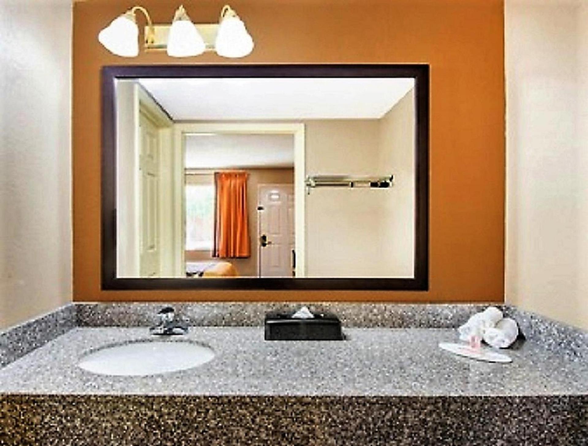 Red Roof Inn & Suites Marysville photo 34