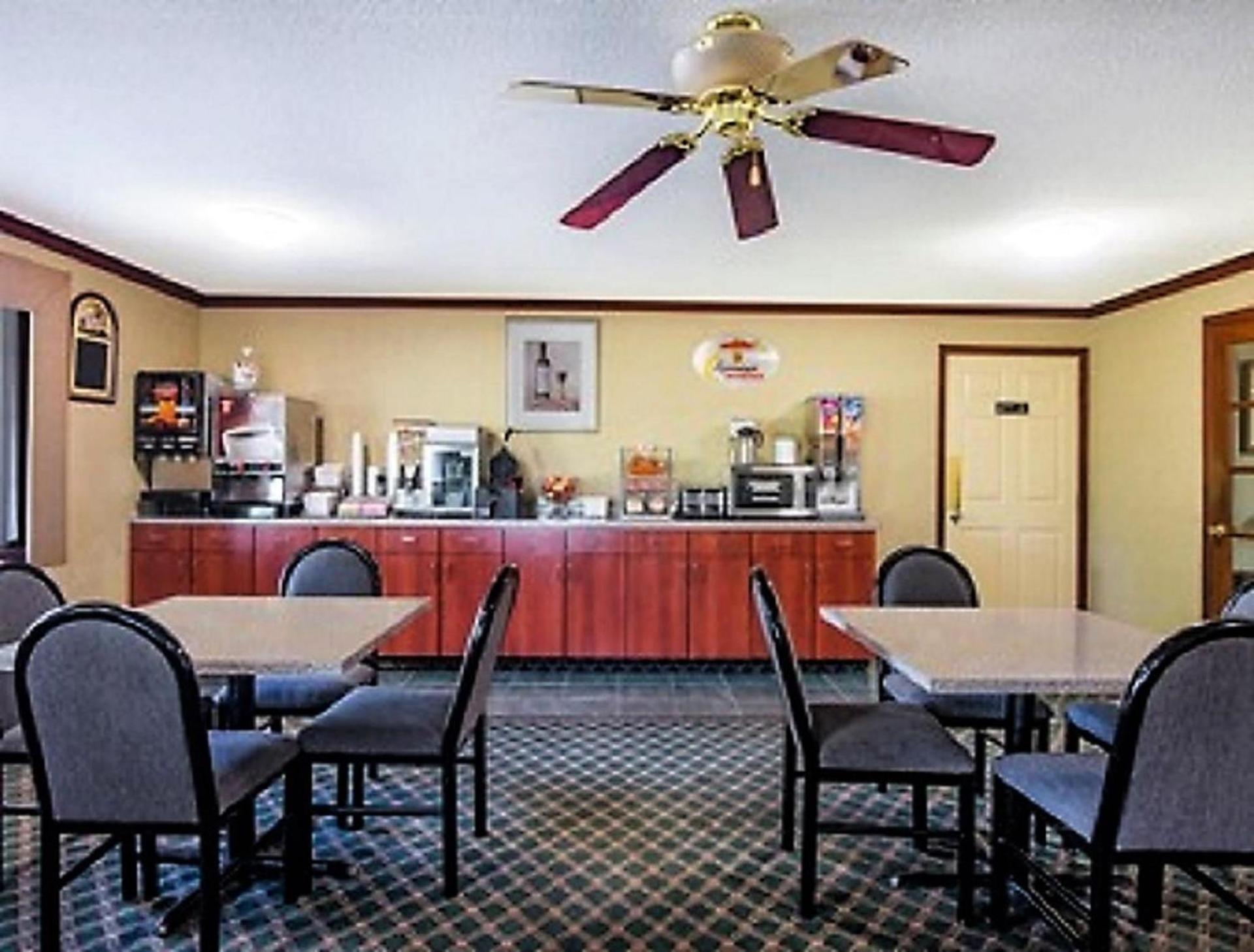 Red Roof Inn & Suites Marysville photo 24