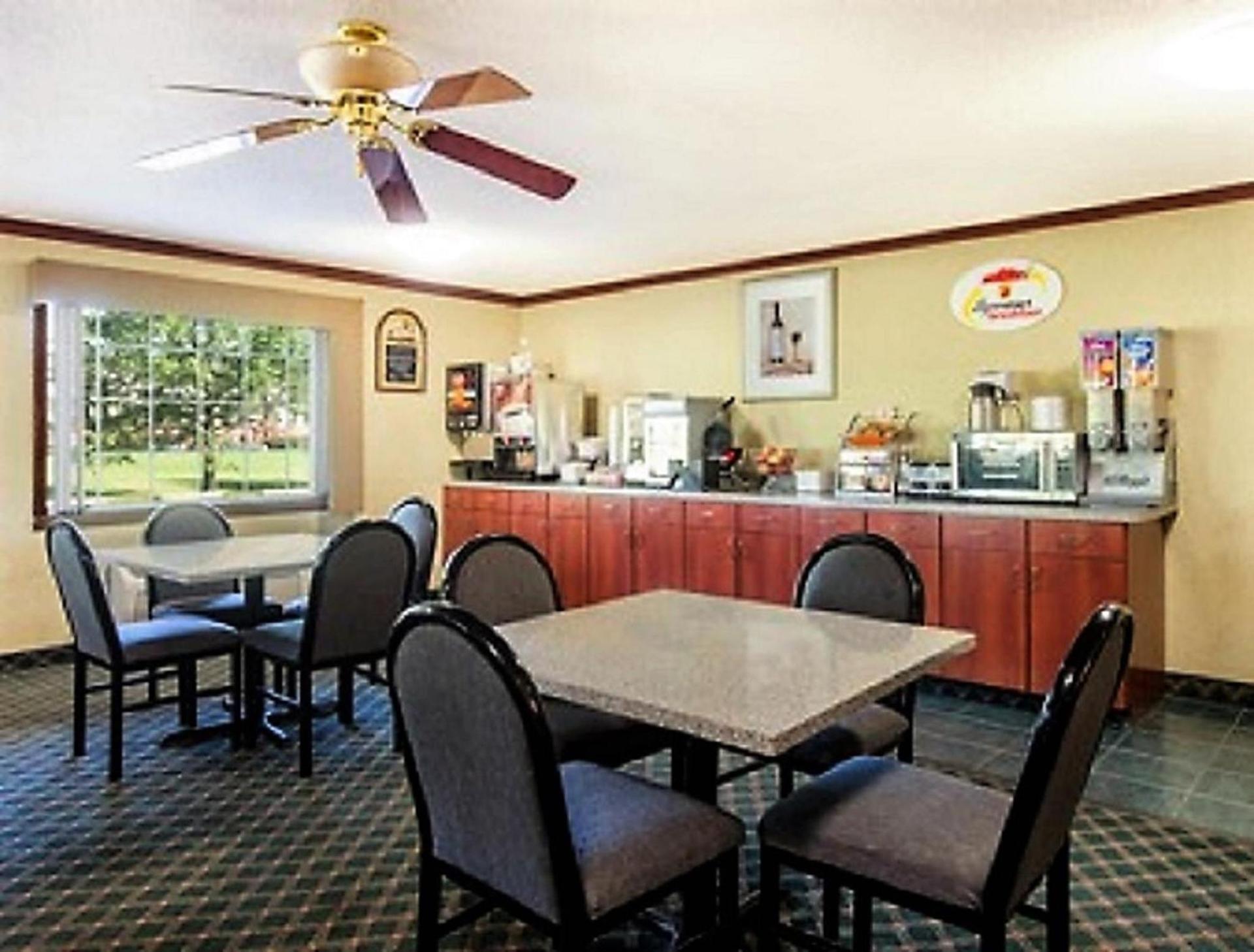 Red Roof Inn & Suites Marysville photo 25
