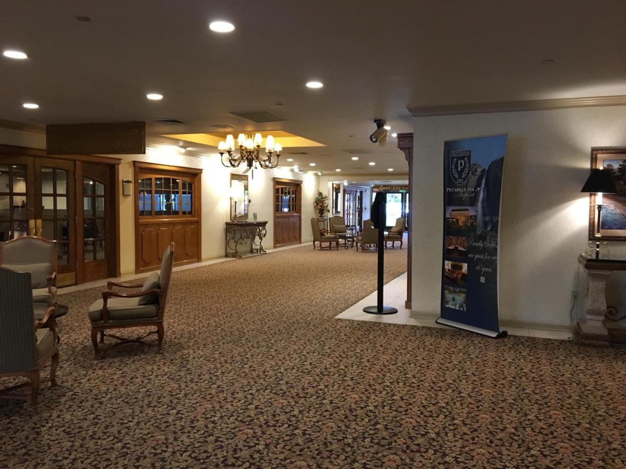 Piccadilly Inn Airport photo 8