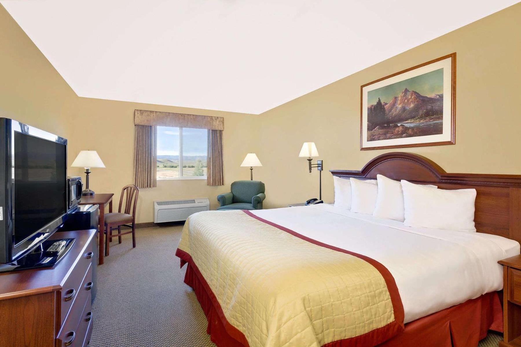 Pinedale Hotel & Suites photo 4