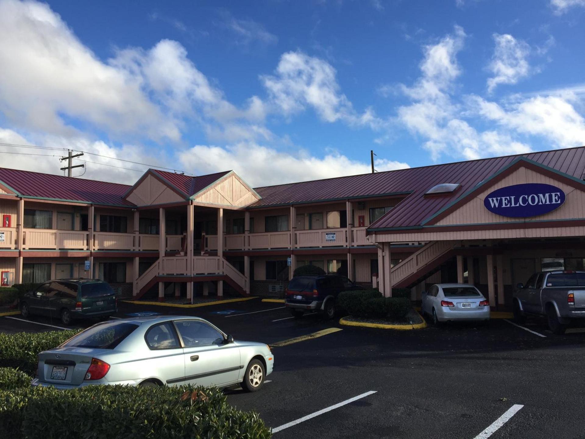 Welcome Everett Inn photo 5
