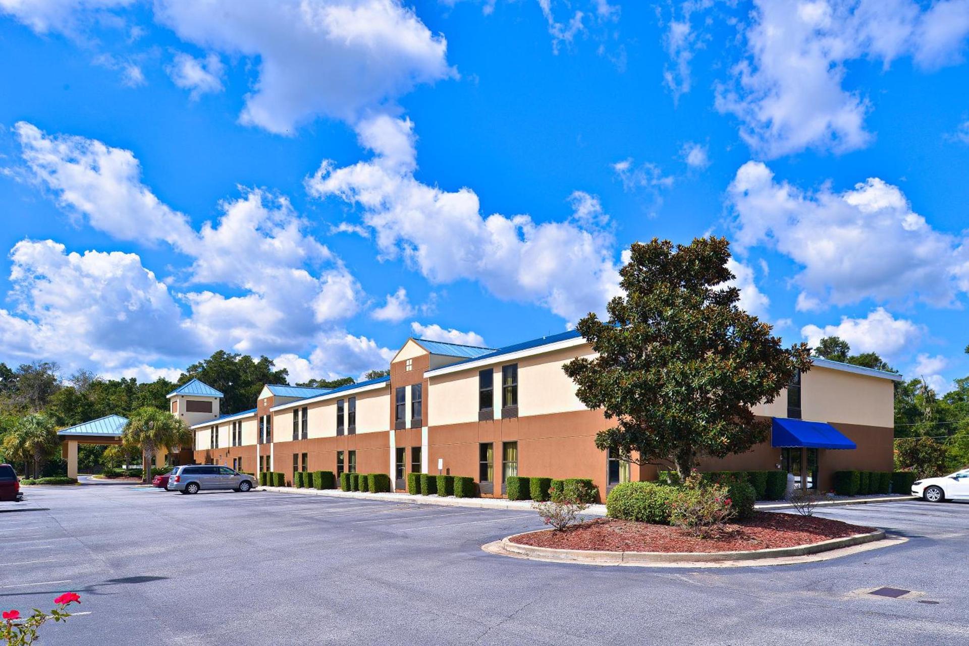 Econo Lodge Darien photo 23
