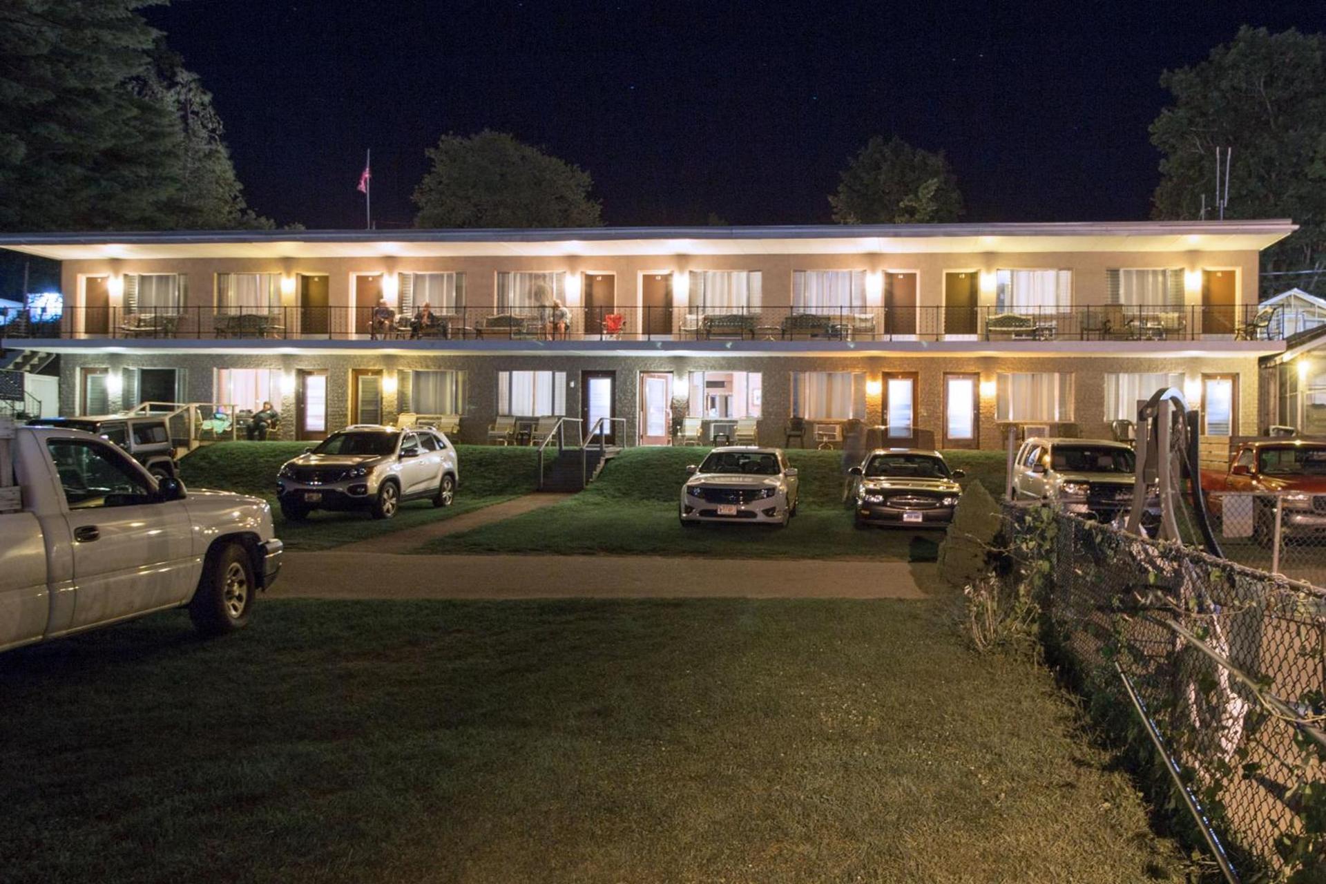 Half Moon Motel & Cottages photo 23
