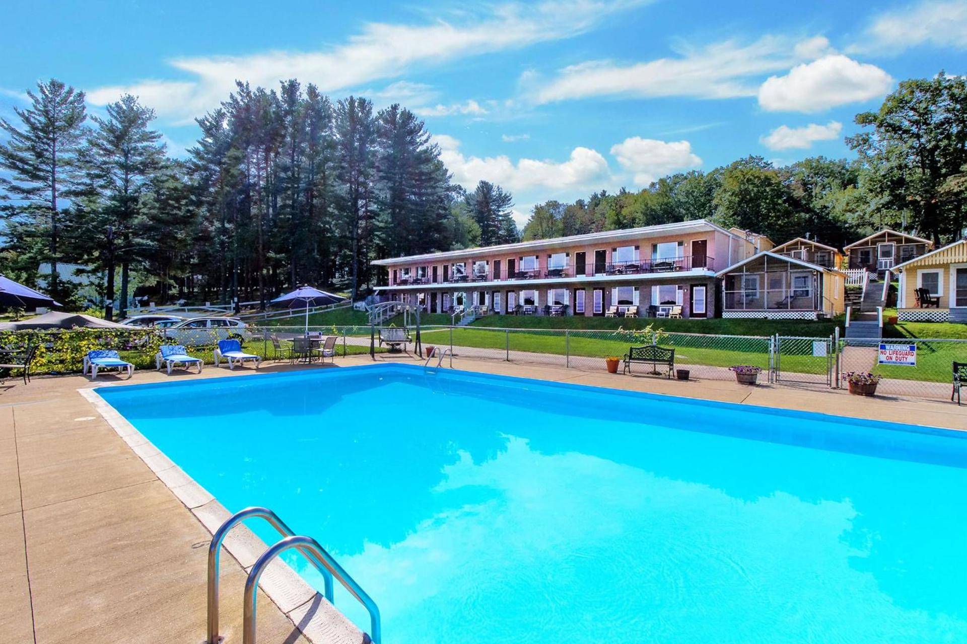 Half Moon Motel & Cottages photo 2