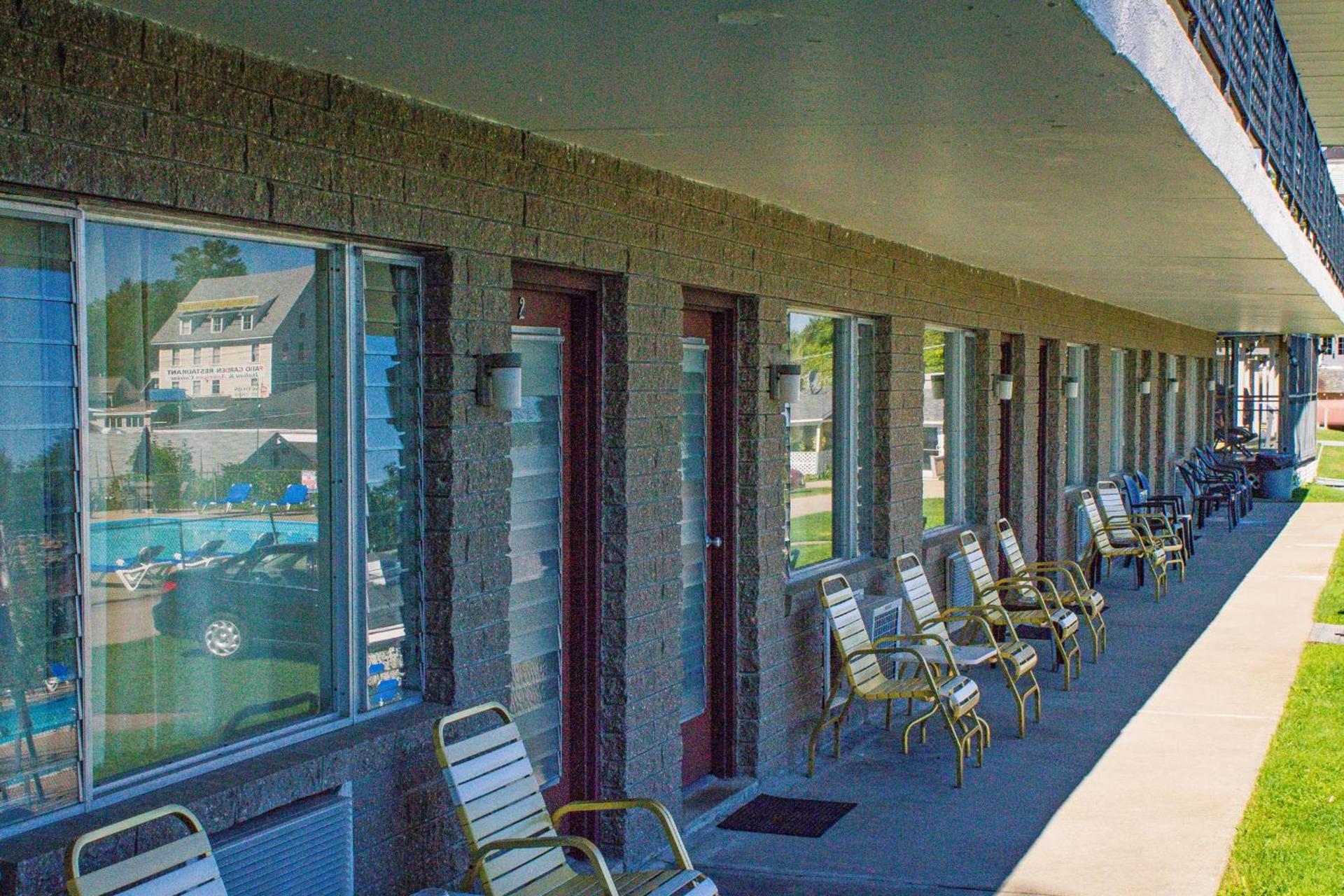 Half Moon Motel & Cottages photo 27