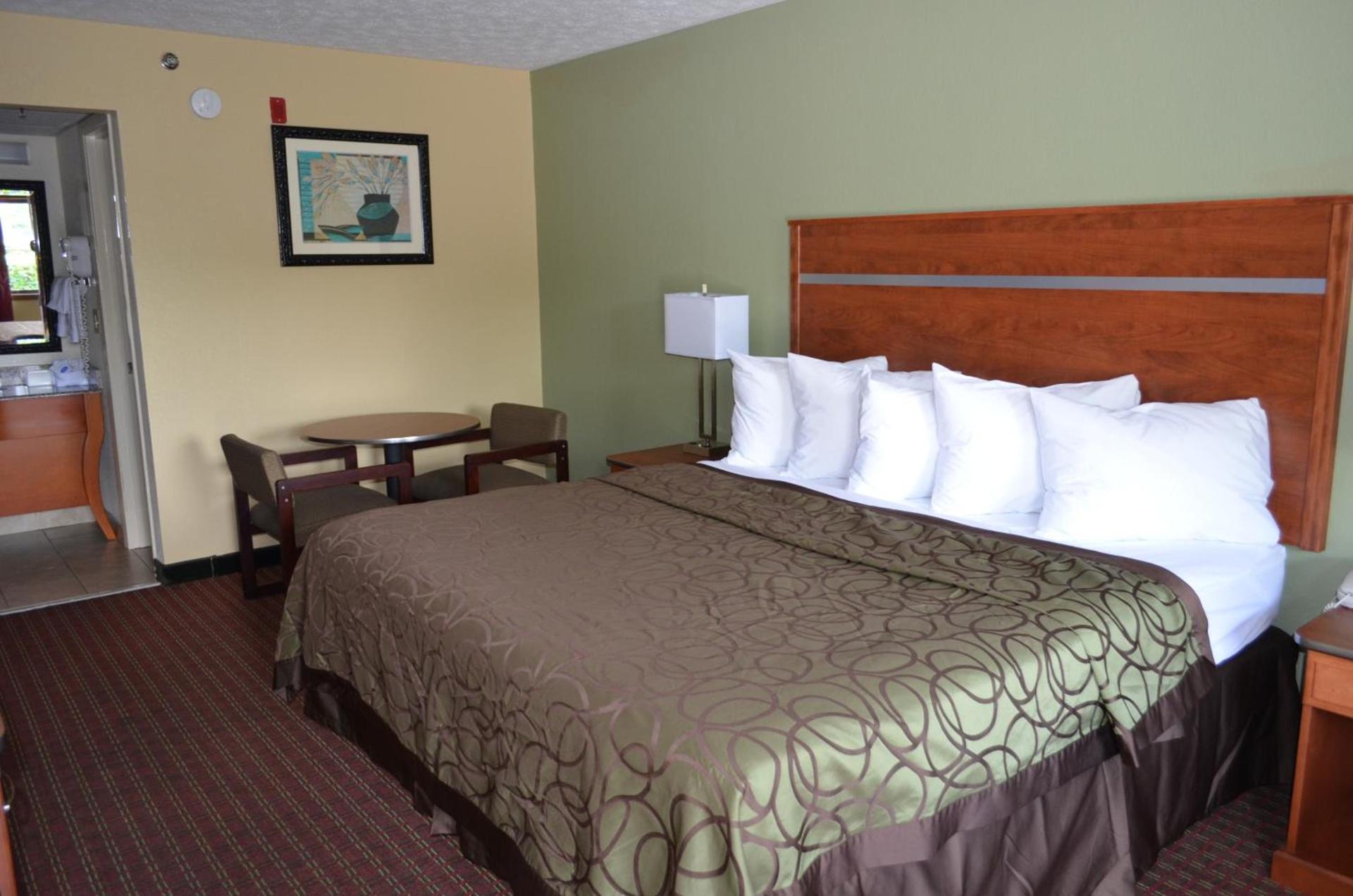 Baymont by Wyndham Pigeon Forge near Island Drive photo 16