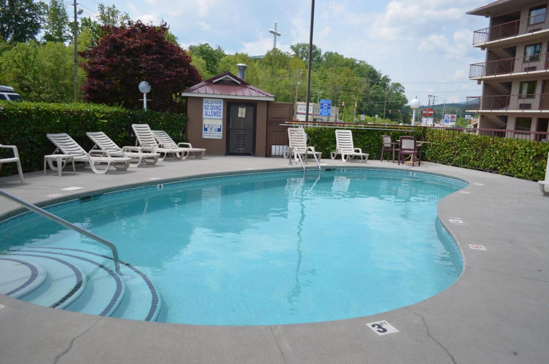 Baymont by Wyndham Pigeon Forge near Island Drive photo 23