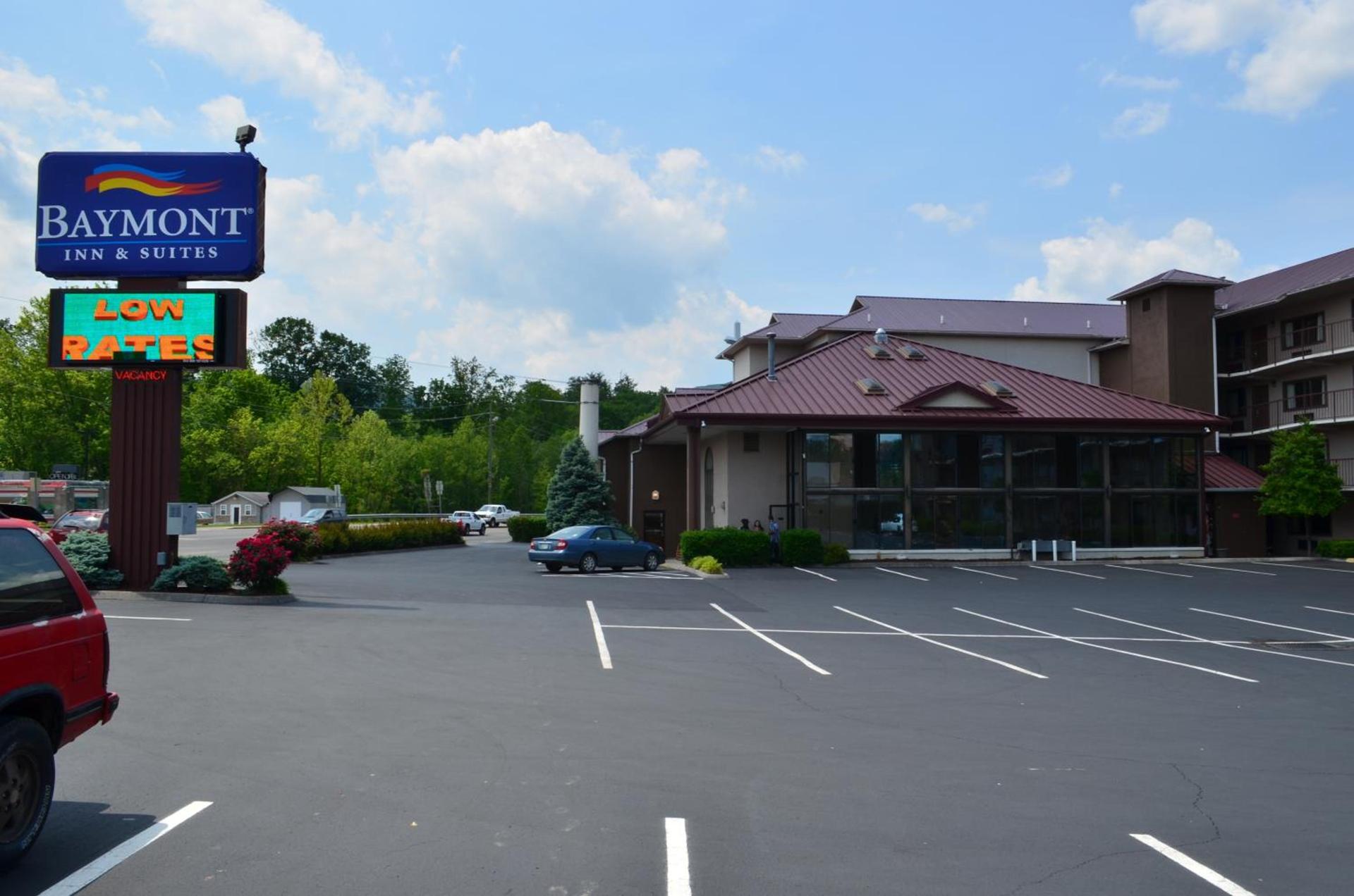 Baymont by Wyndham Pigeon Forge near Island Drive photo 30