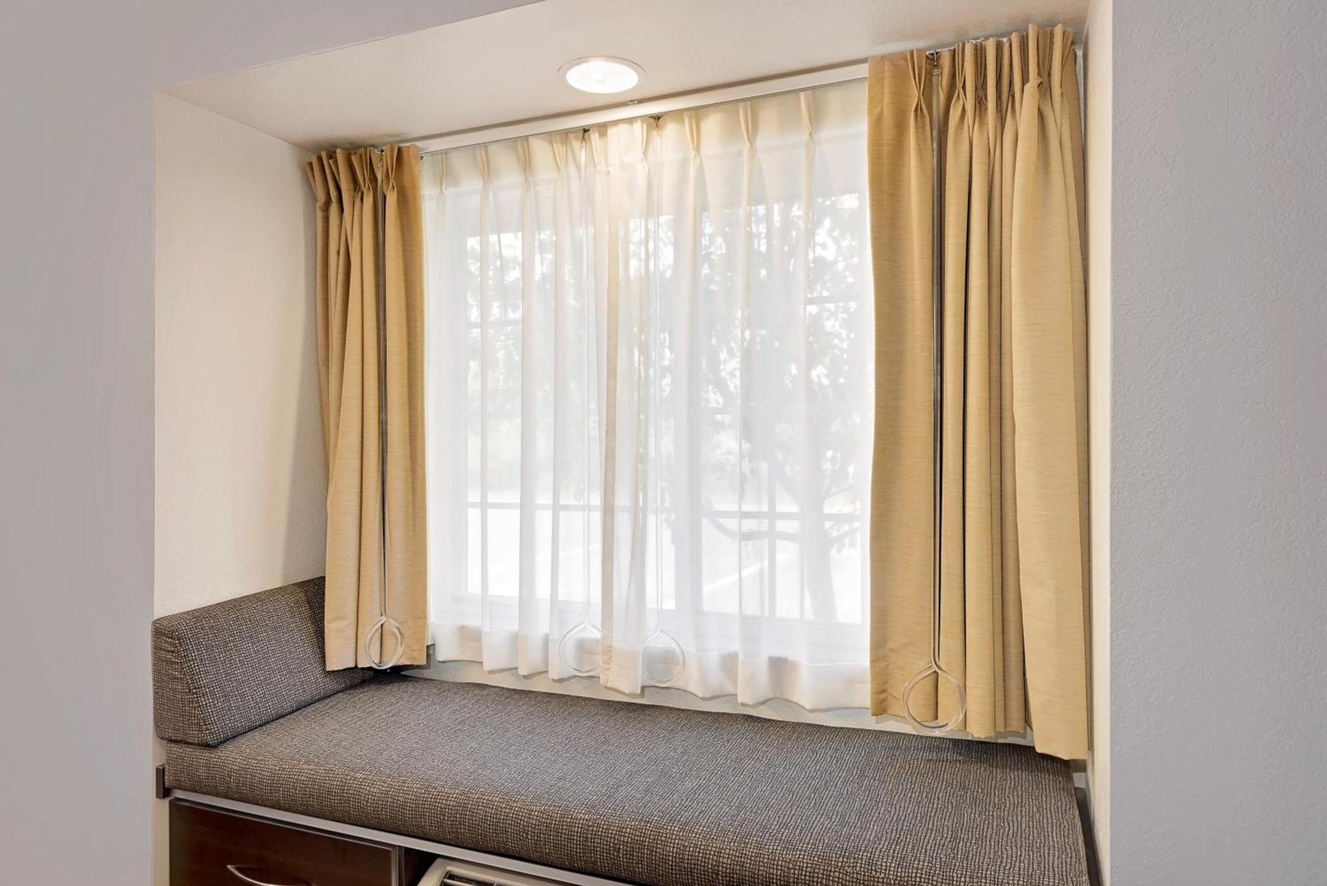 Microtel Inn and Suites by Wyndham - Geneva photo 10