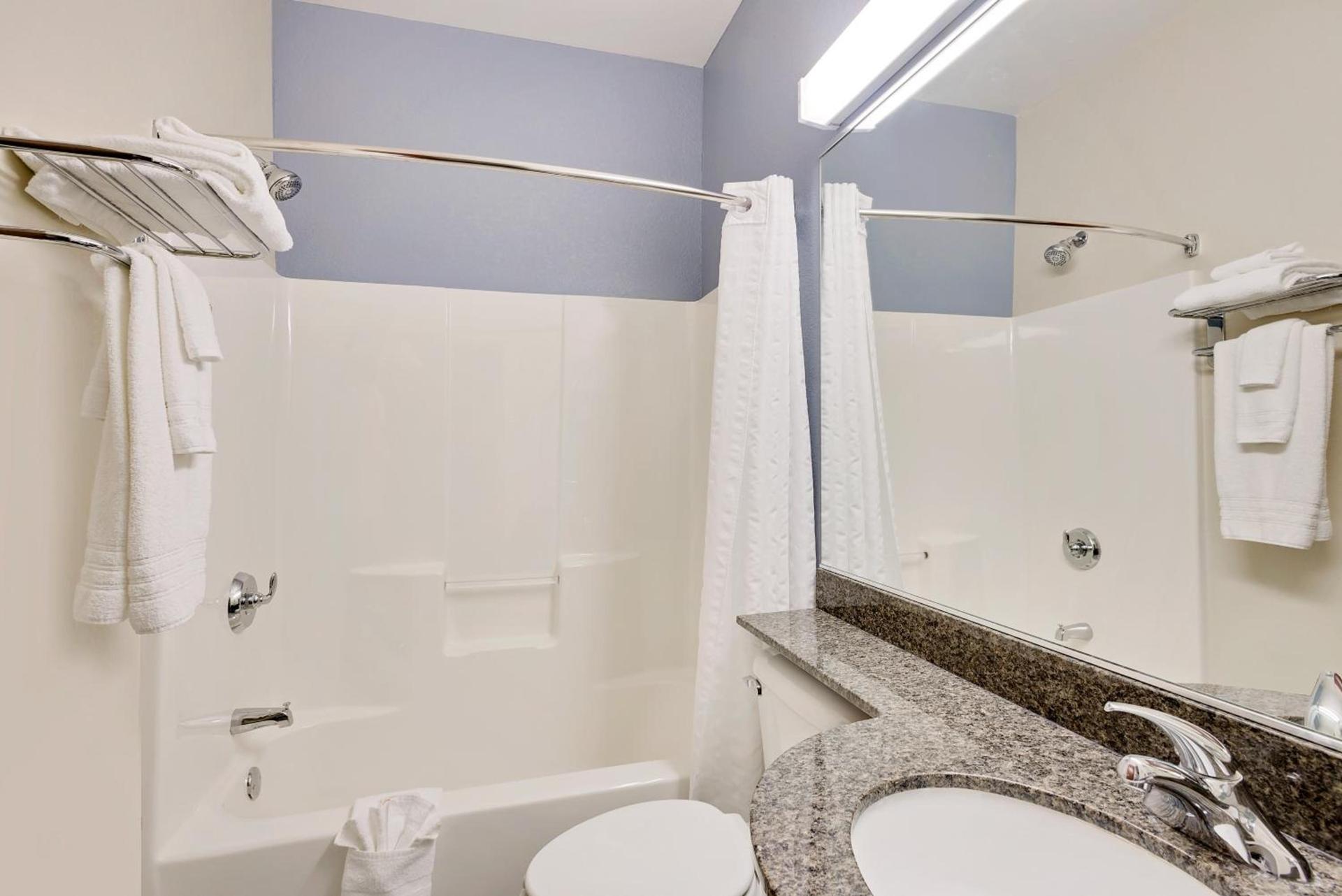 Microtel Inn and Suites by Wyndham - Geneva photo 12