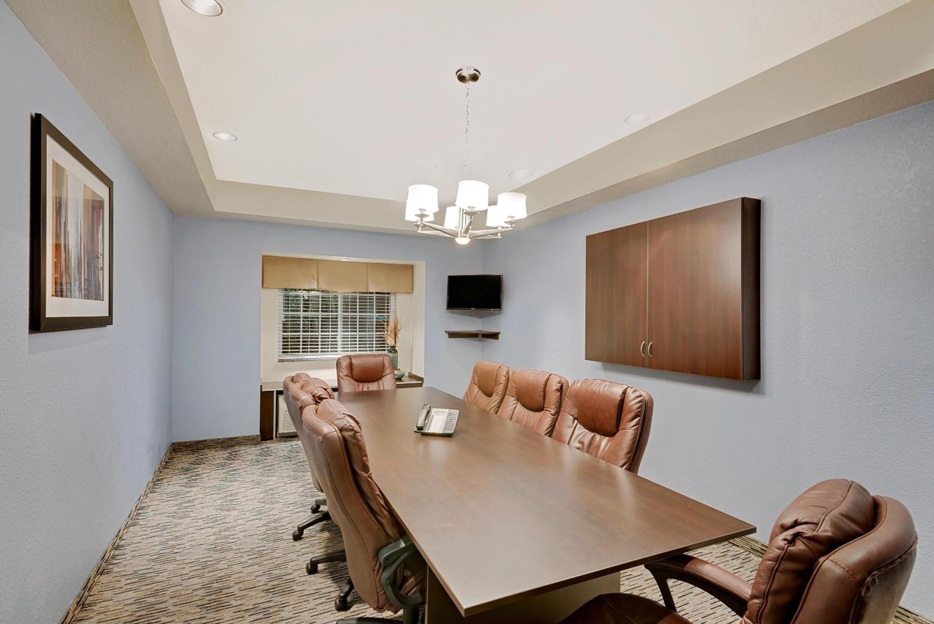 Microtel Inn and Suites by Wyndham - Geneva photo 14