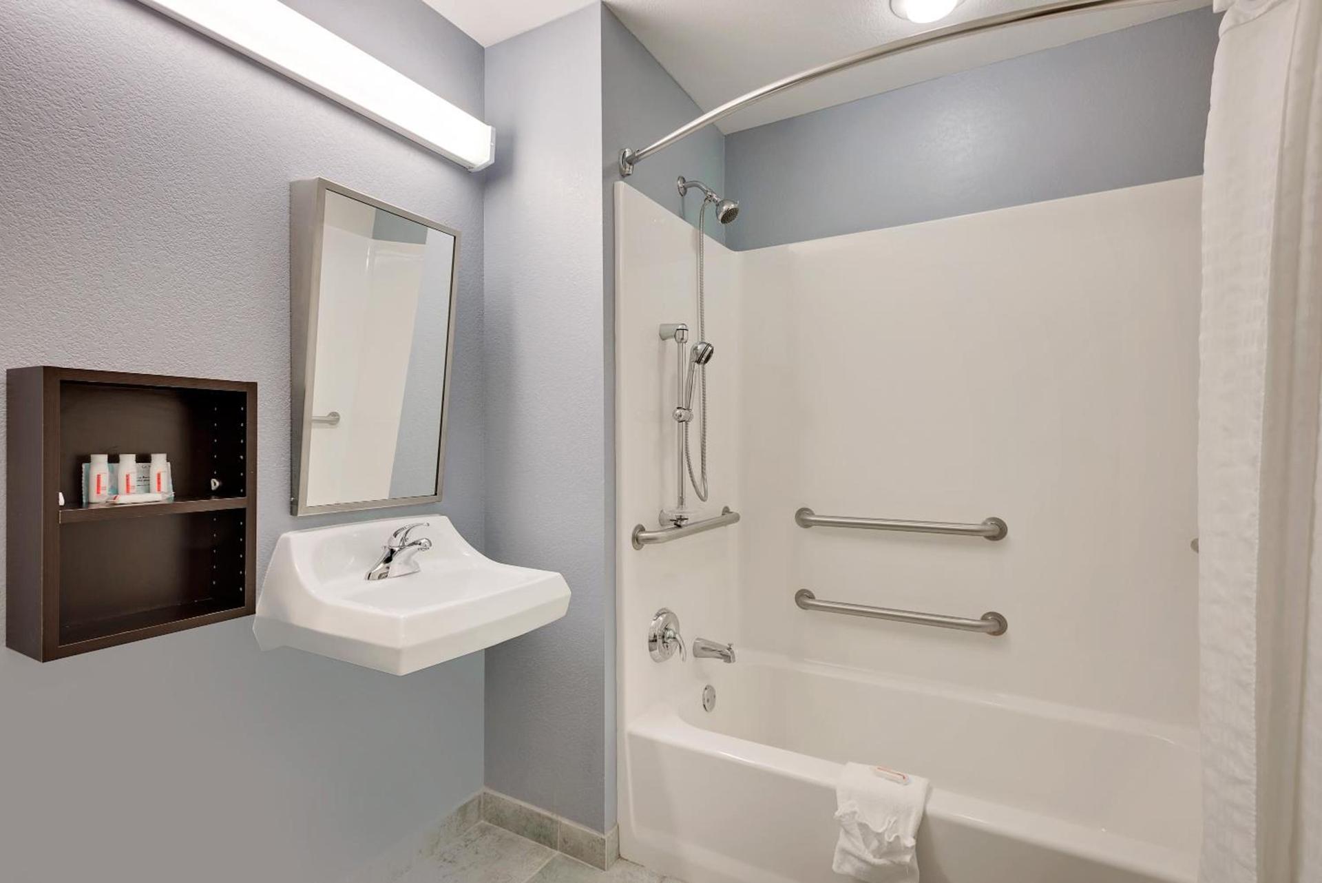Microtel Inn and Suites by Wyndham - Geneva photo 22
