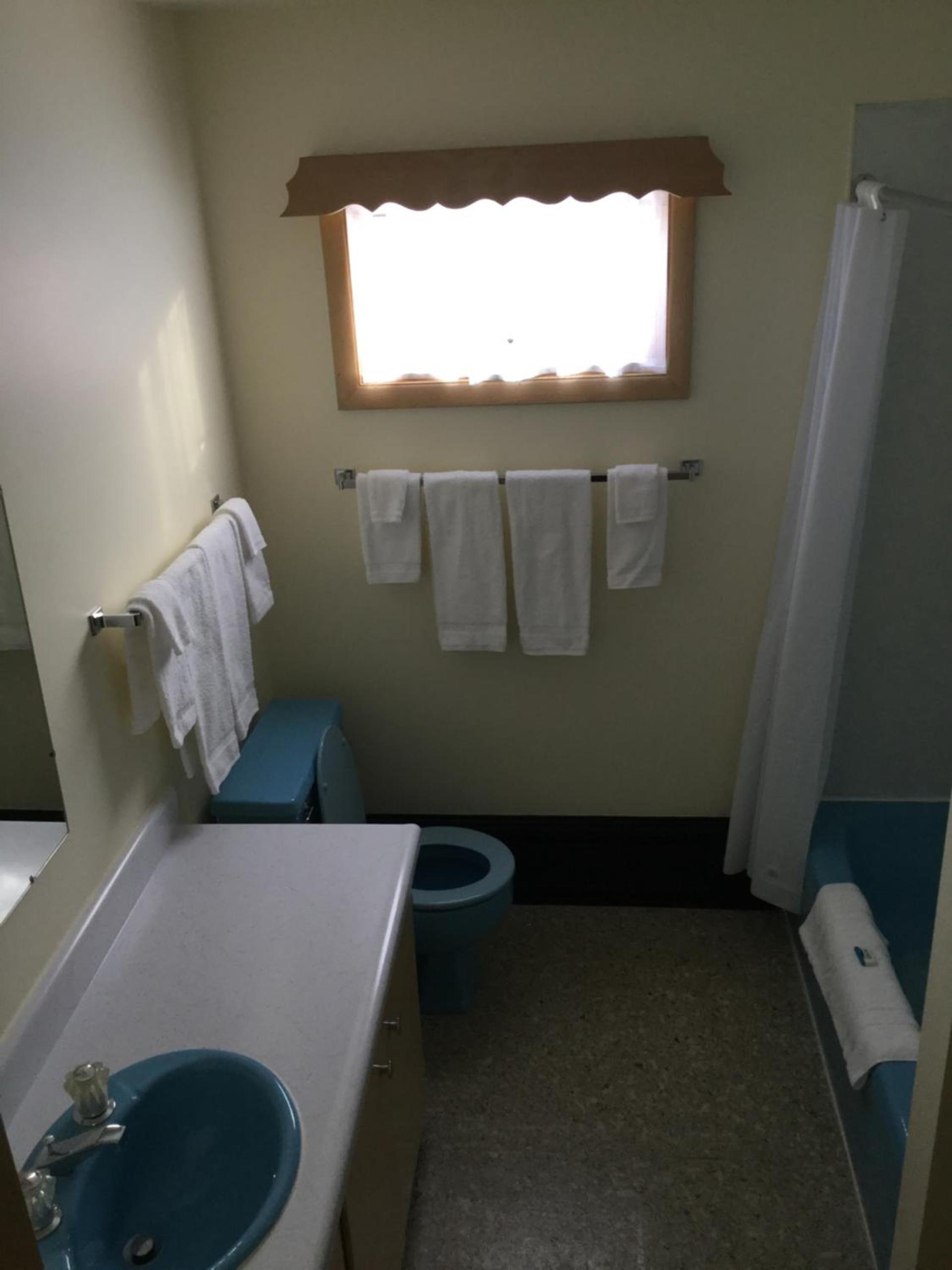 Cedars Motel photo 32