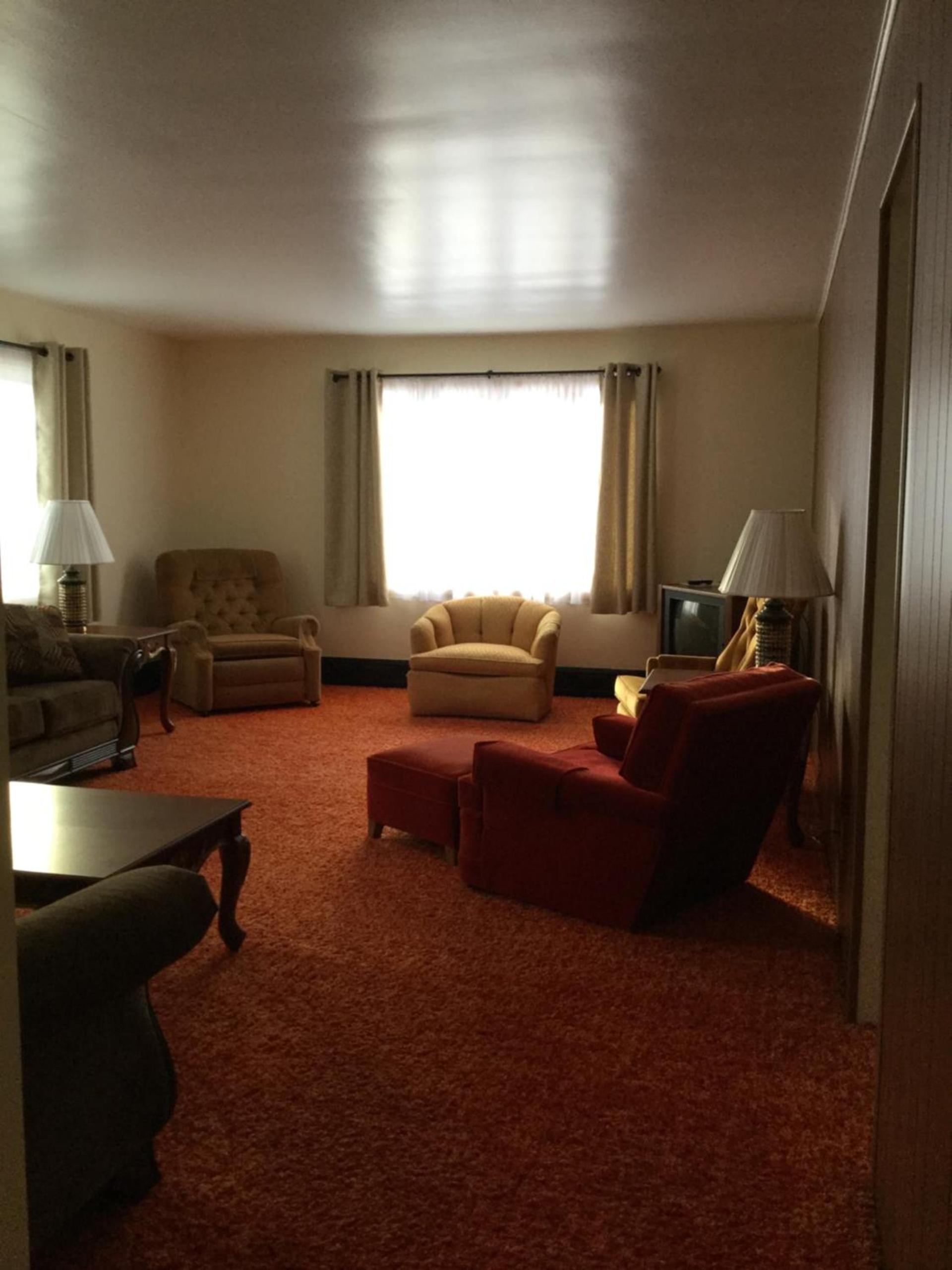 Cedars Motel photo 12