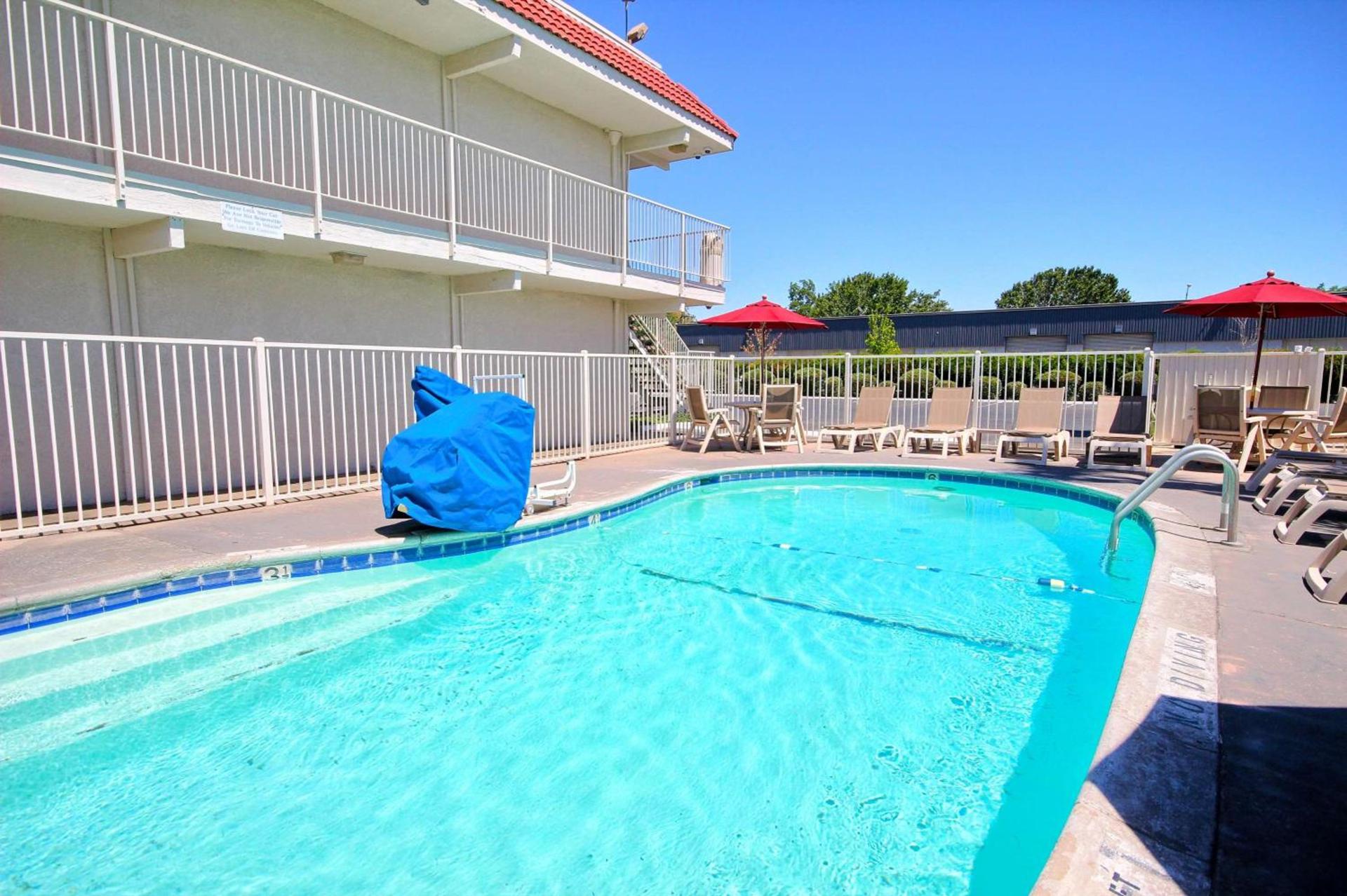 Bridgeview Hotel photo 52