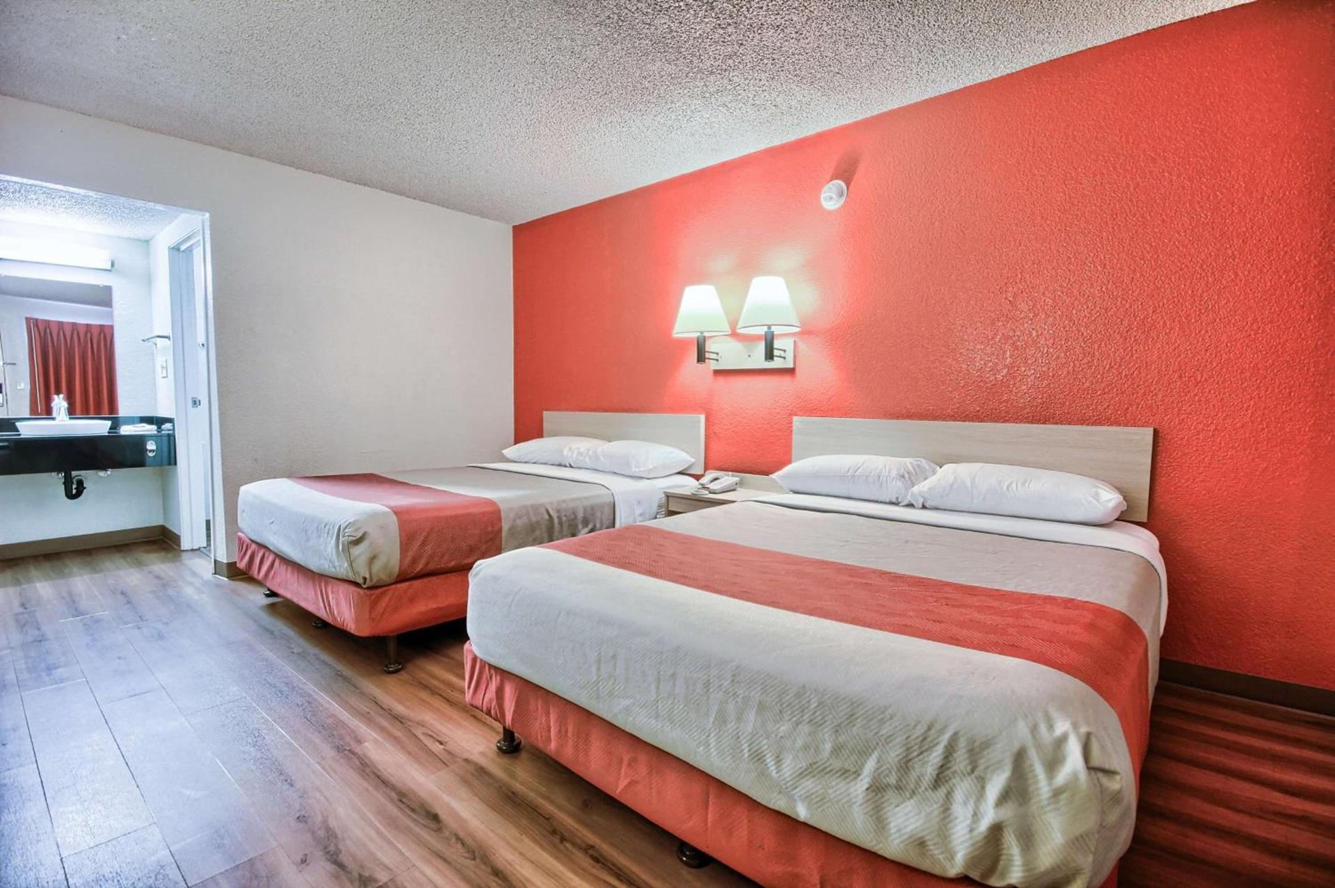 Bridgeview Hotel photo 54