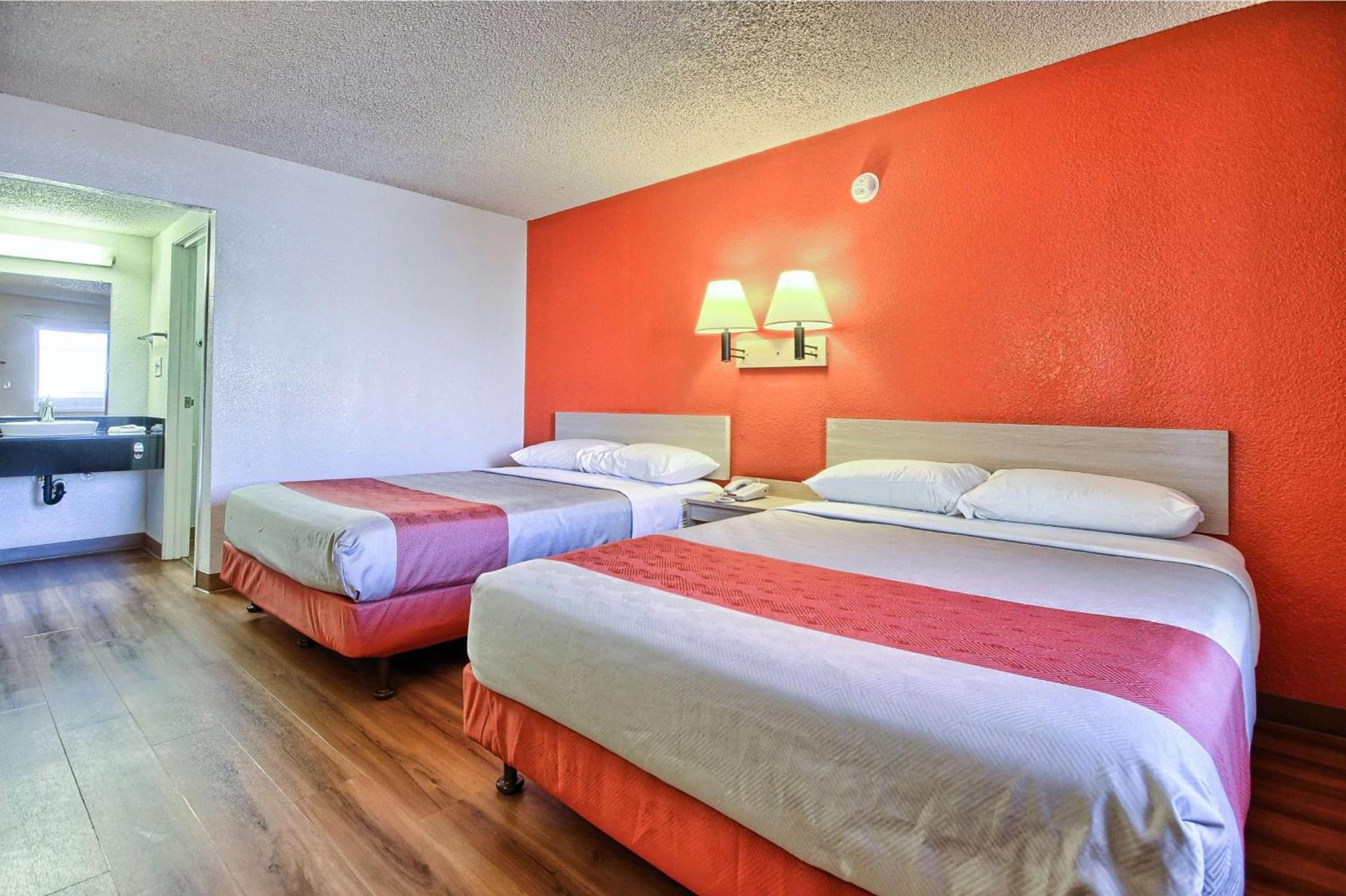 Bridgeview Hotel photo 55
