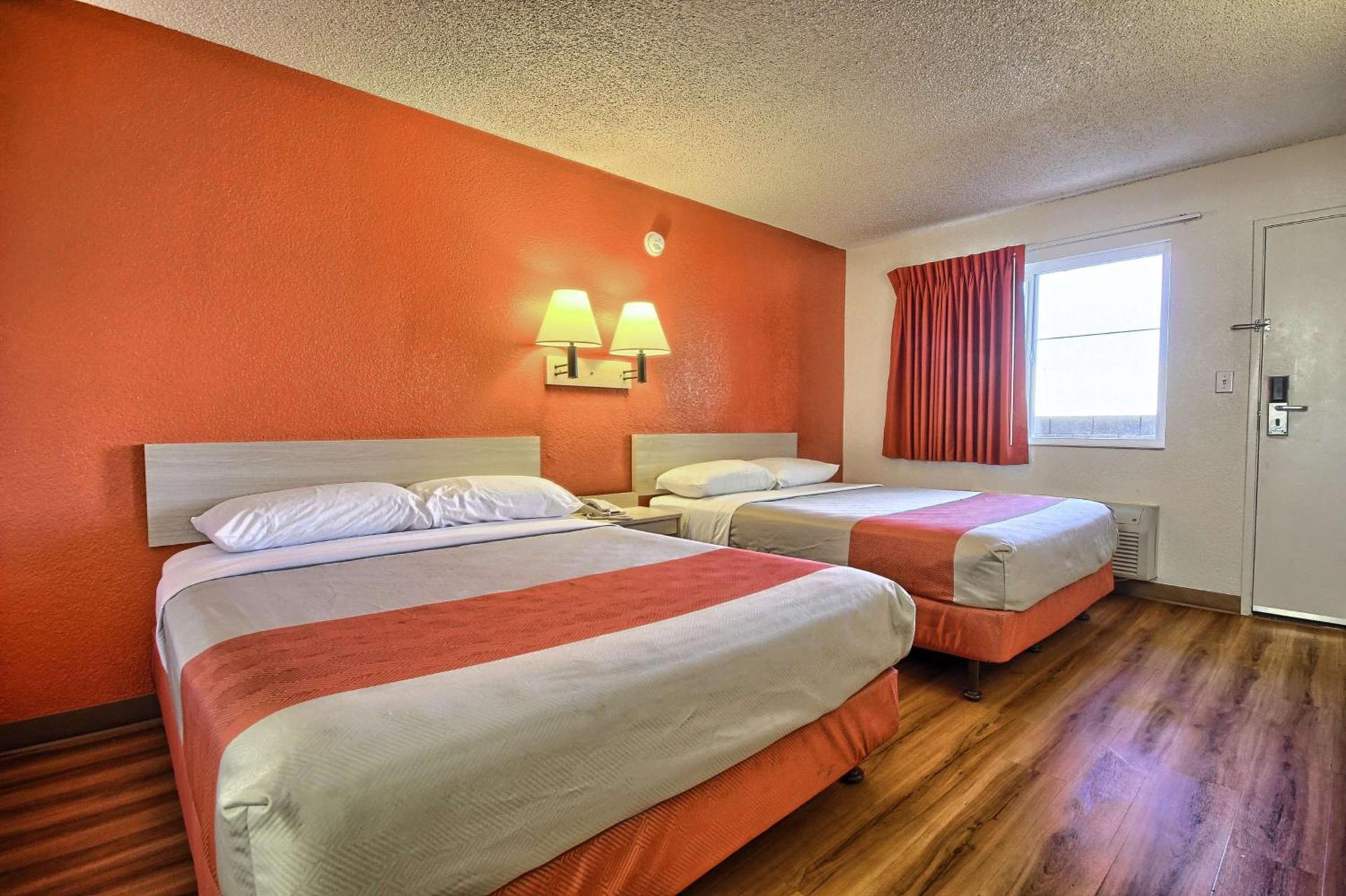 Bridgeview Hotel photo 56