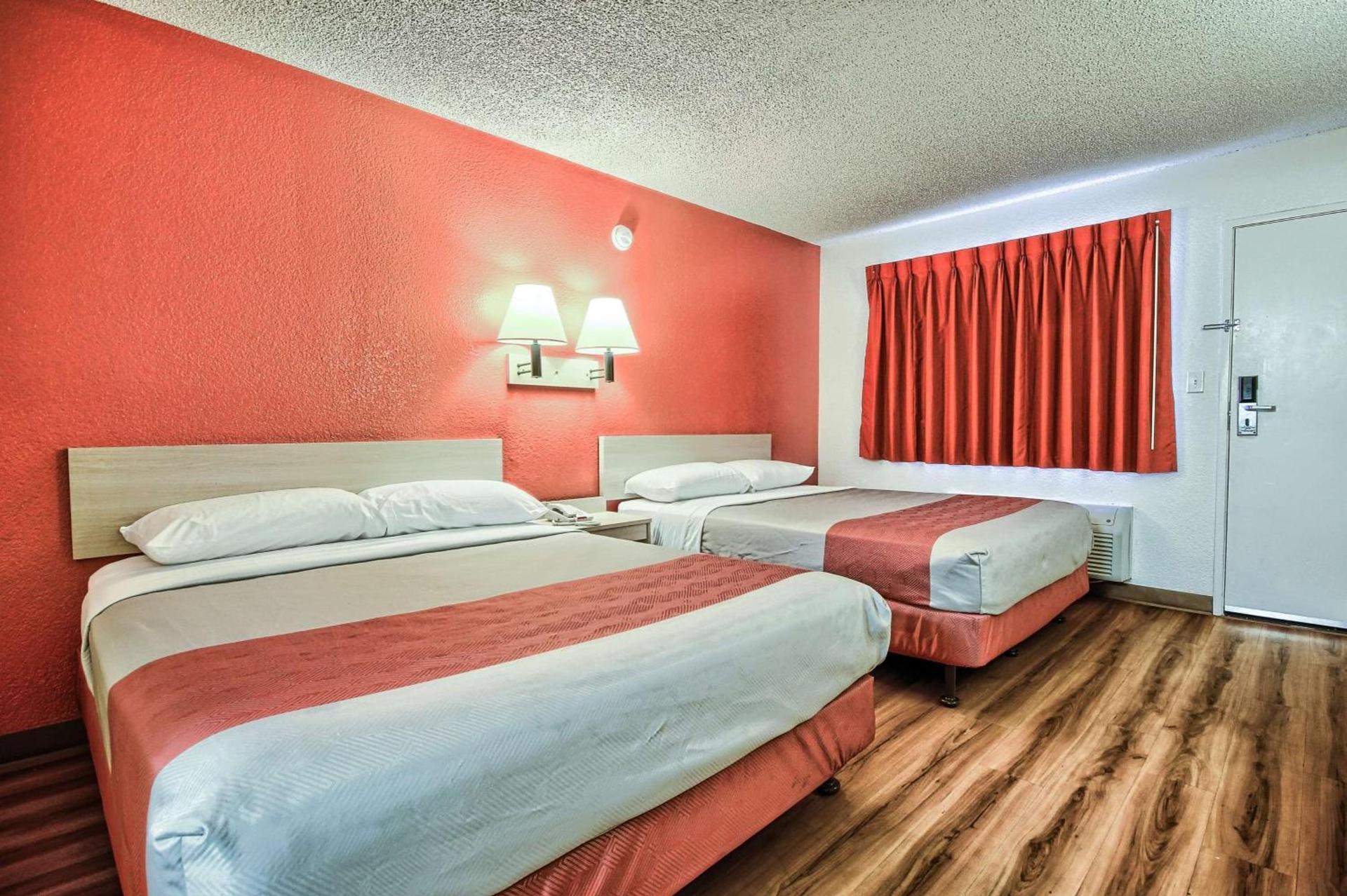 Bridgeview Hotel photo 57