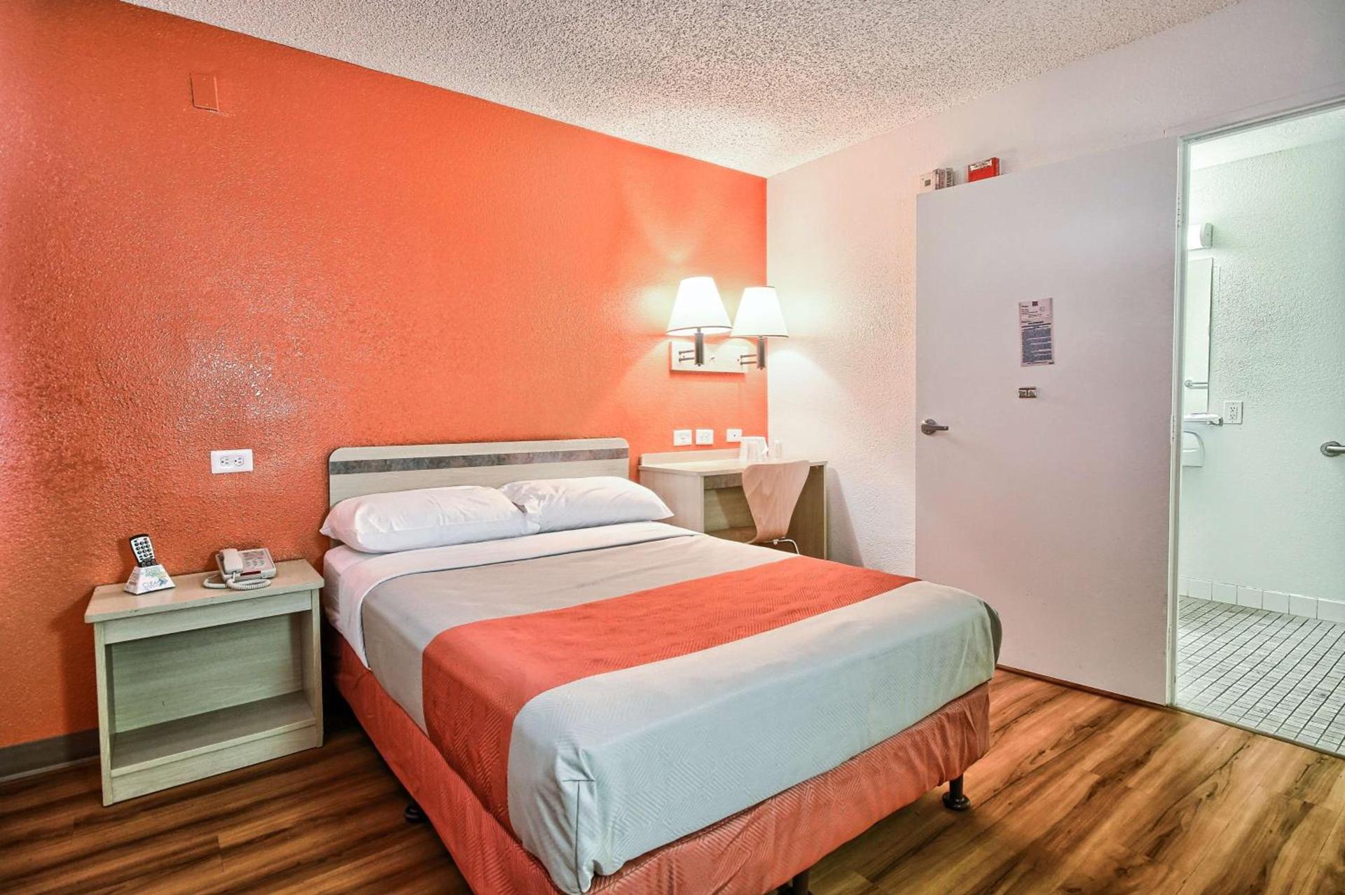 Bridgeview Hotel photo 60
