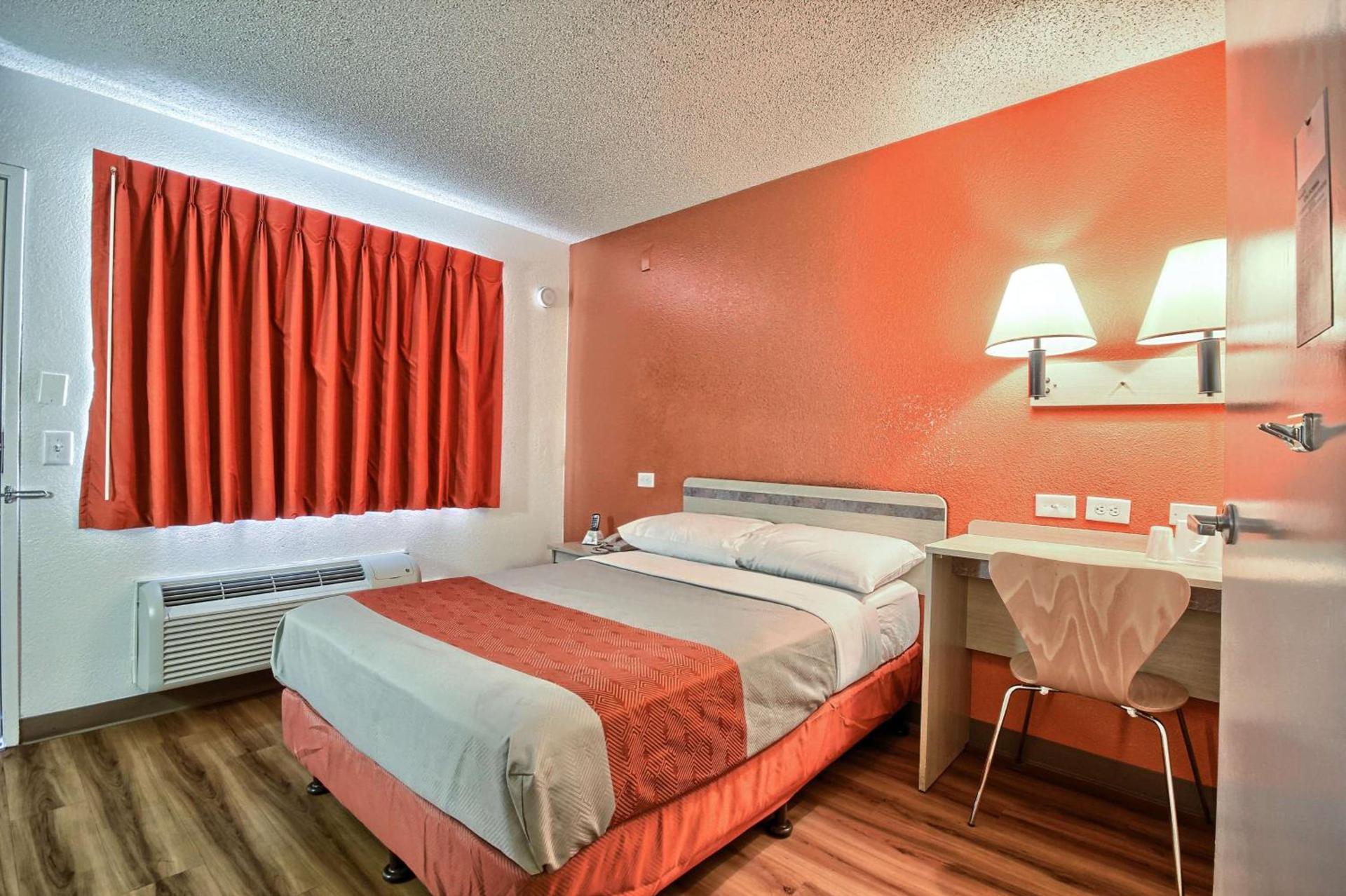 Bridgeview Hotel photo 61