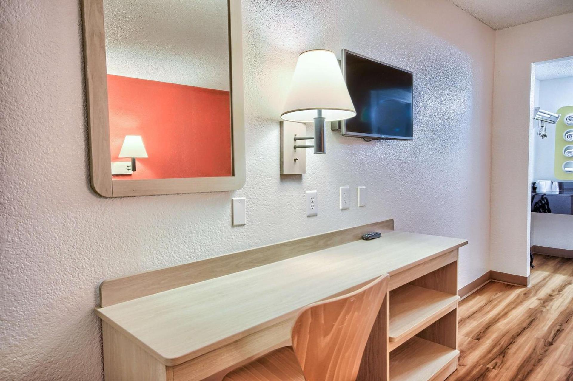 Bridgeview Hotel photo 65