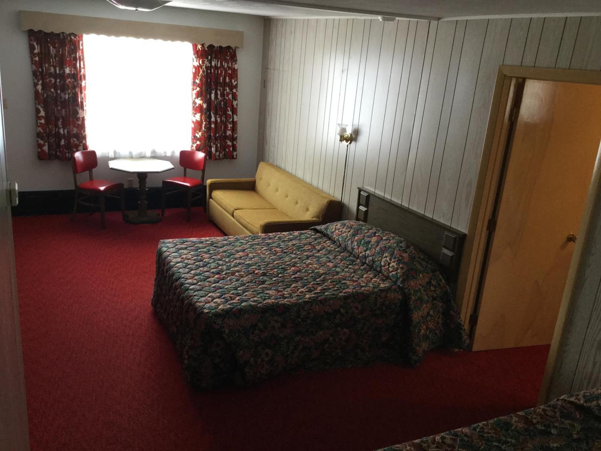 Cedars Motel photo 11