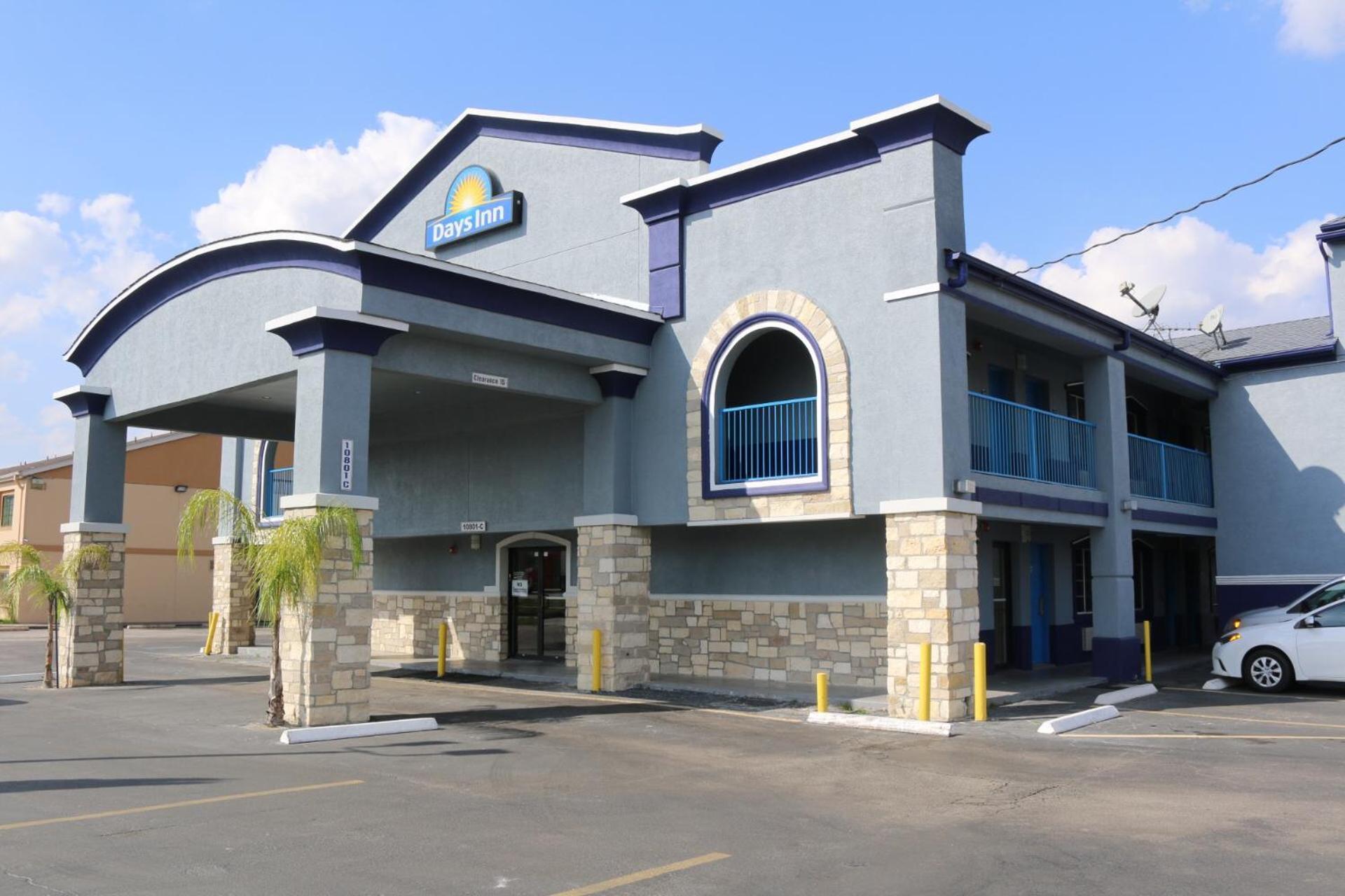 Days Inn by Wyndham Houston East photo 14