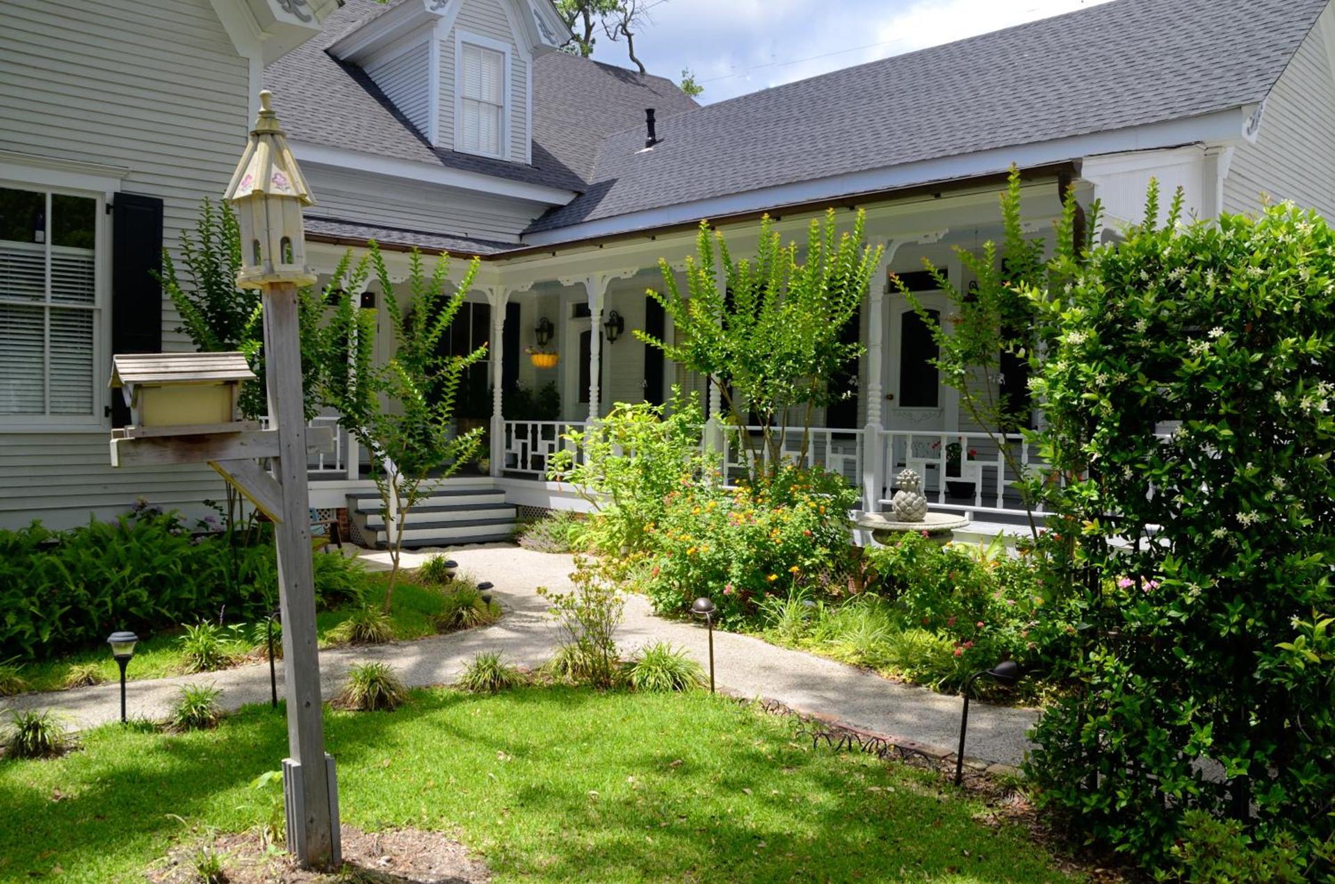 Grand Magnolia Ballroom & Suites — hotel in Pascagoula