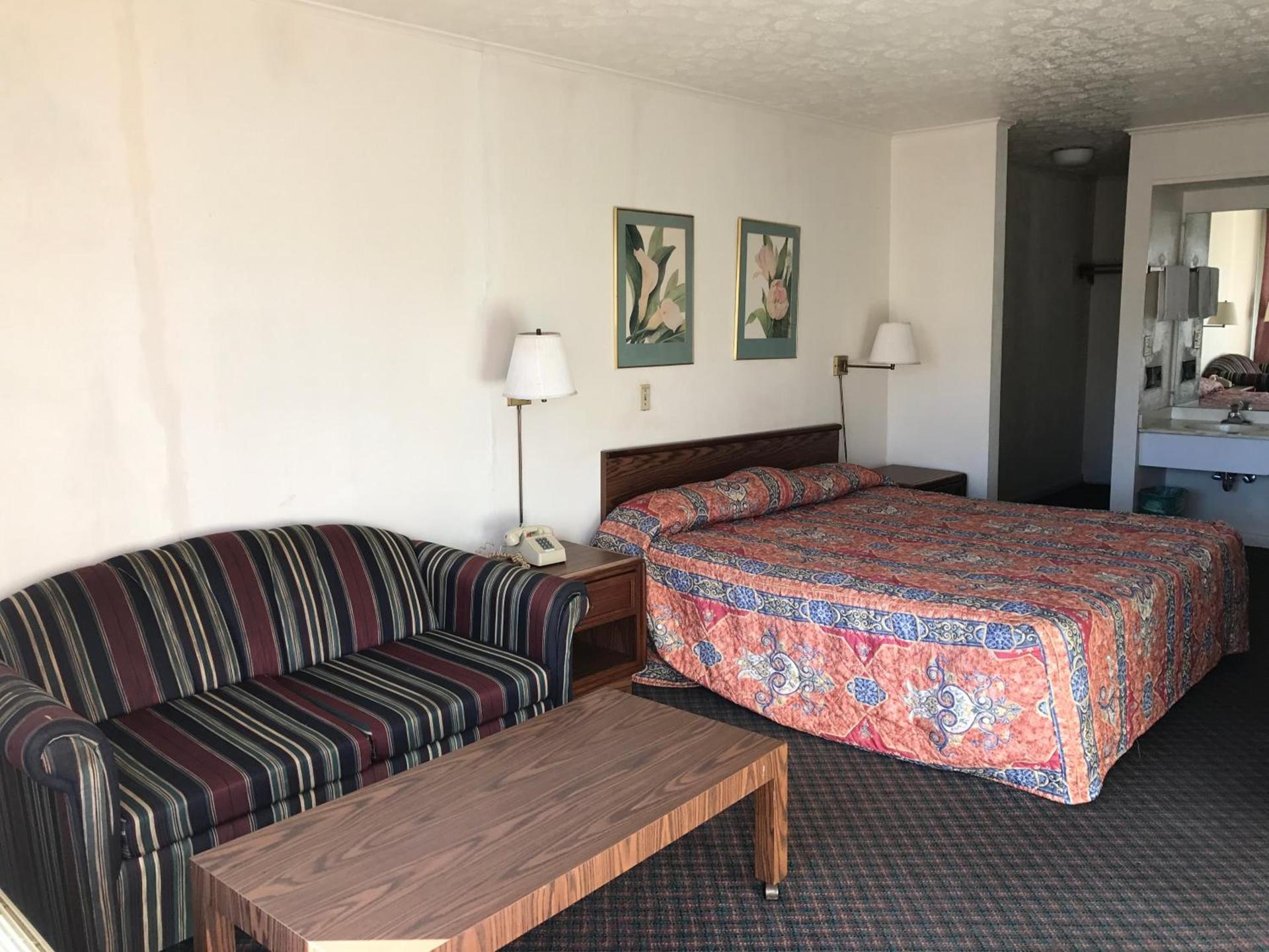 Flagship Inn photo 11