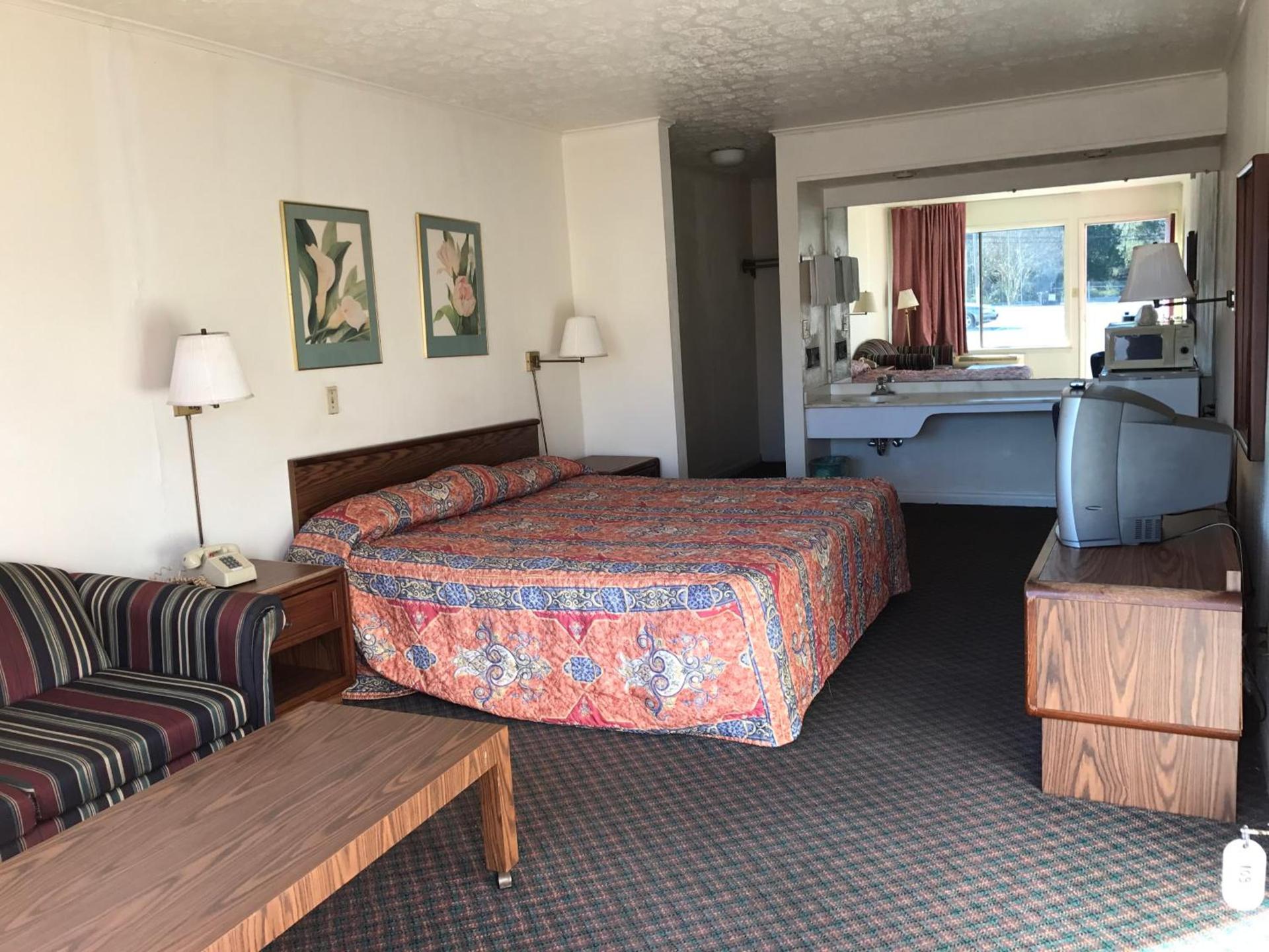 Flagship Inn photo 10