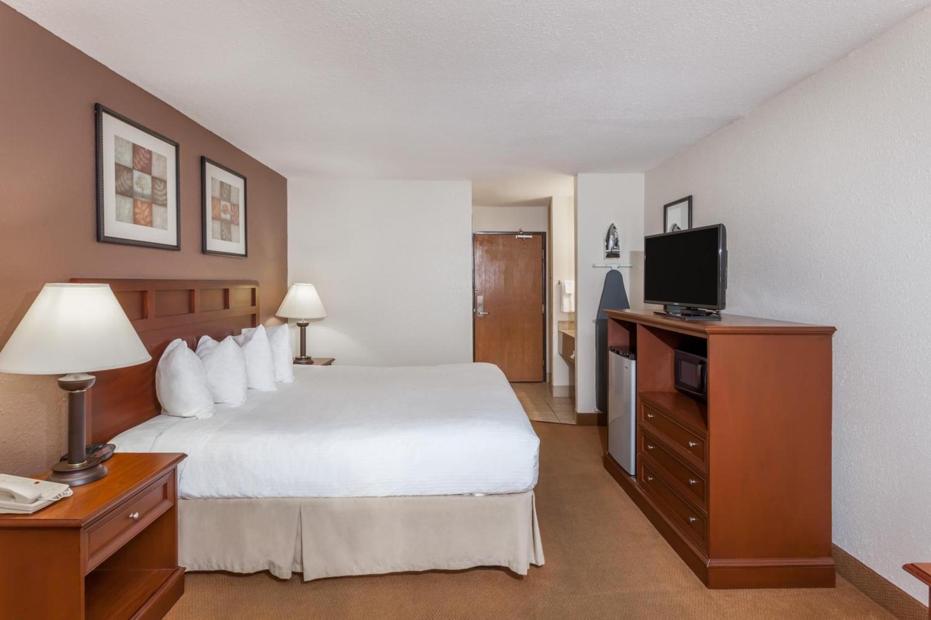 Baymont by Wyndham Tuscola photo 43