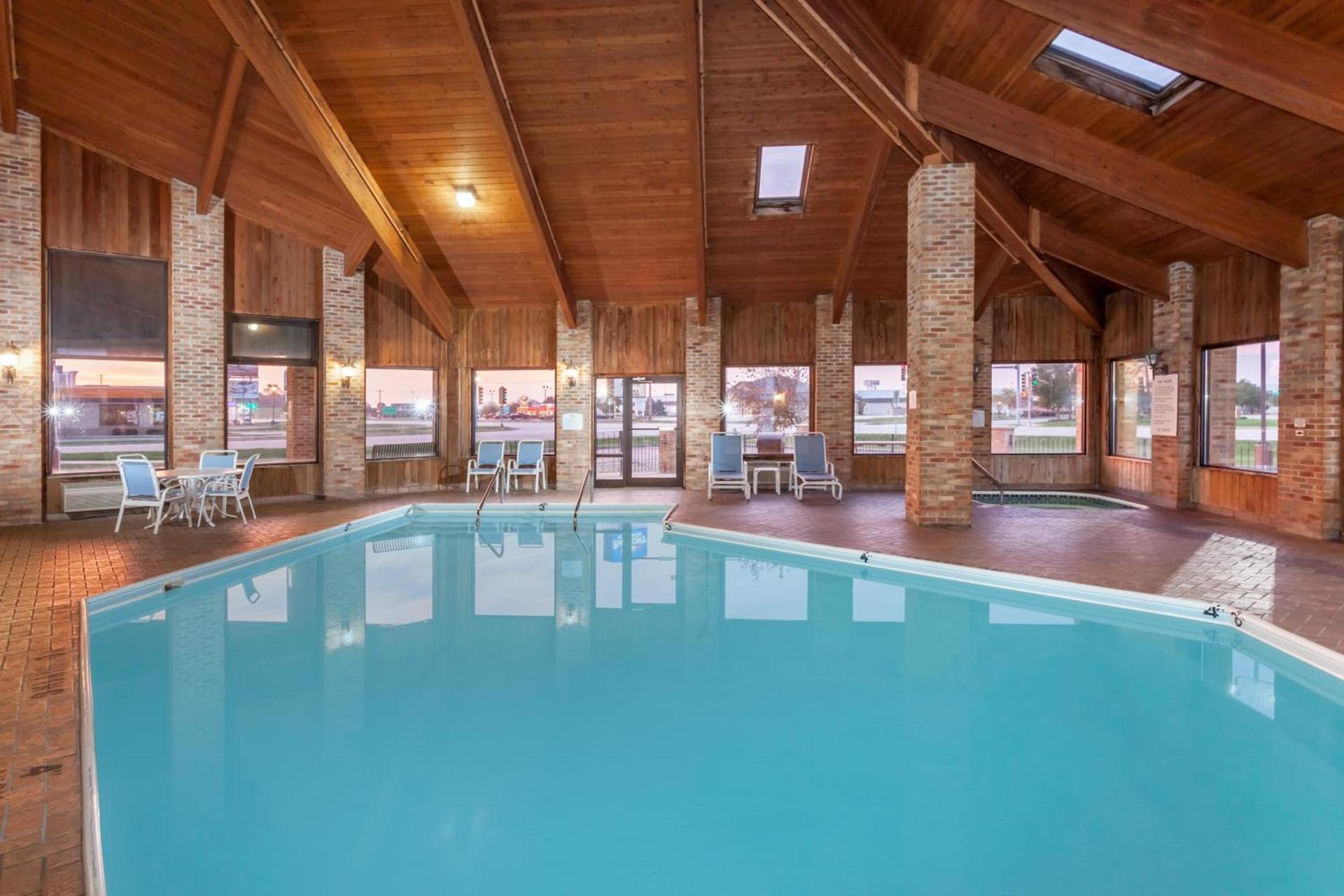 Baymont by Wyndham Tuscola photo 47