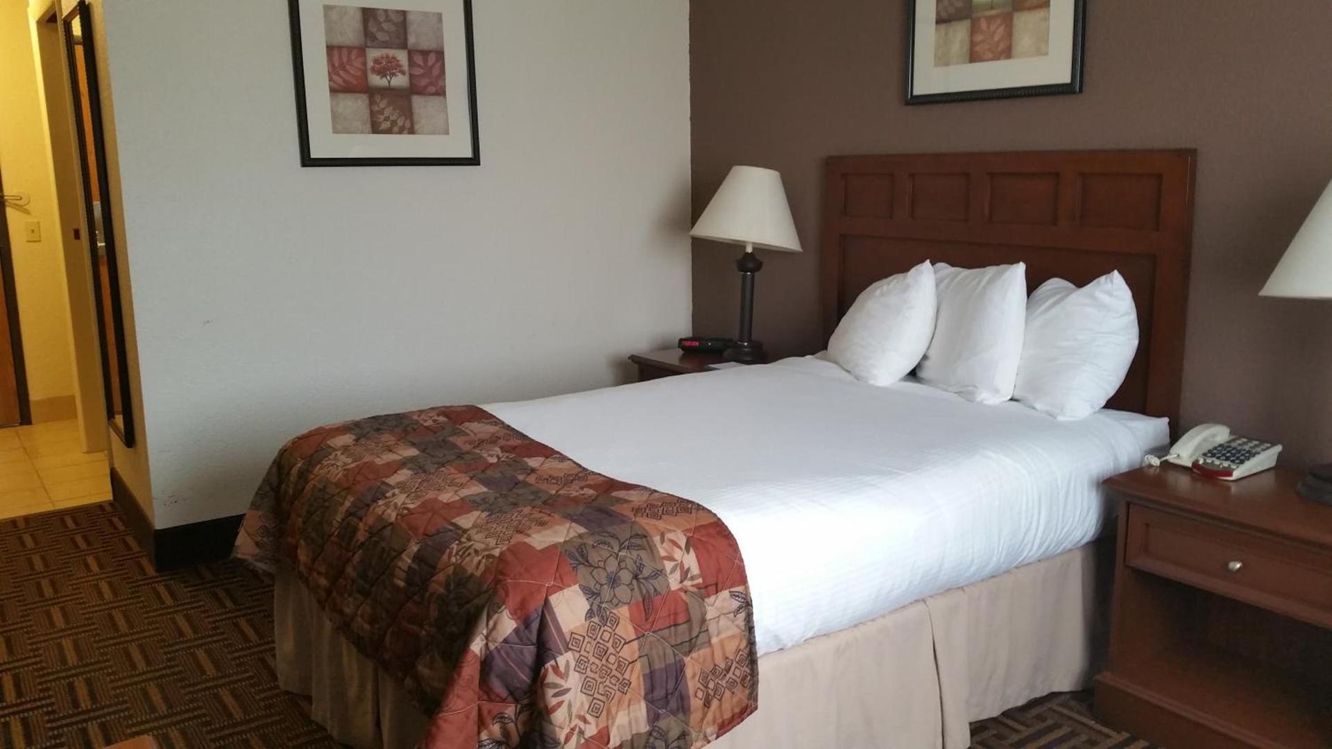 Baymont by Wyndham Tuscola photo 50