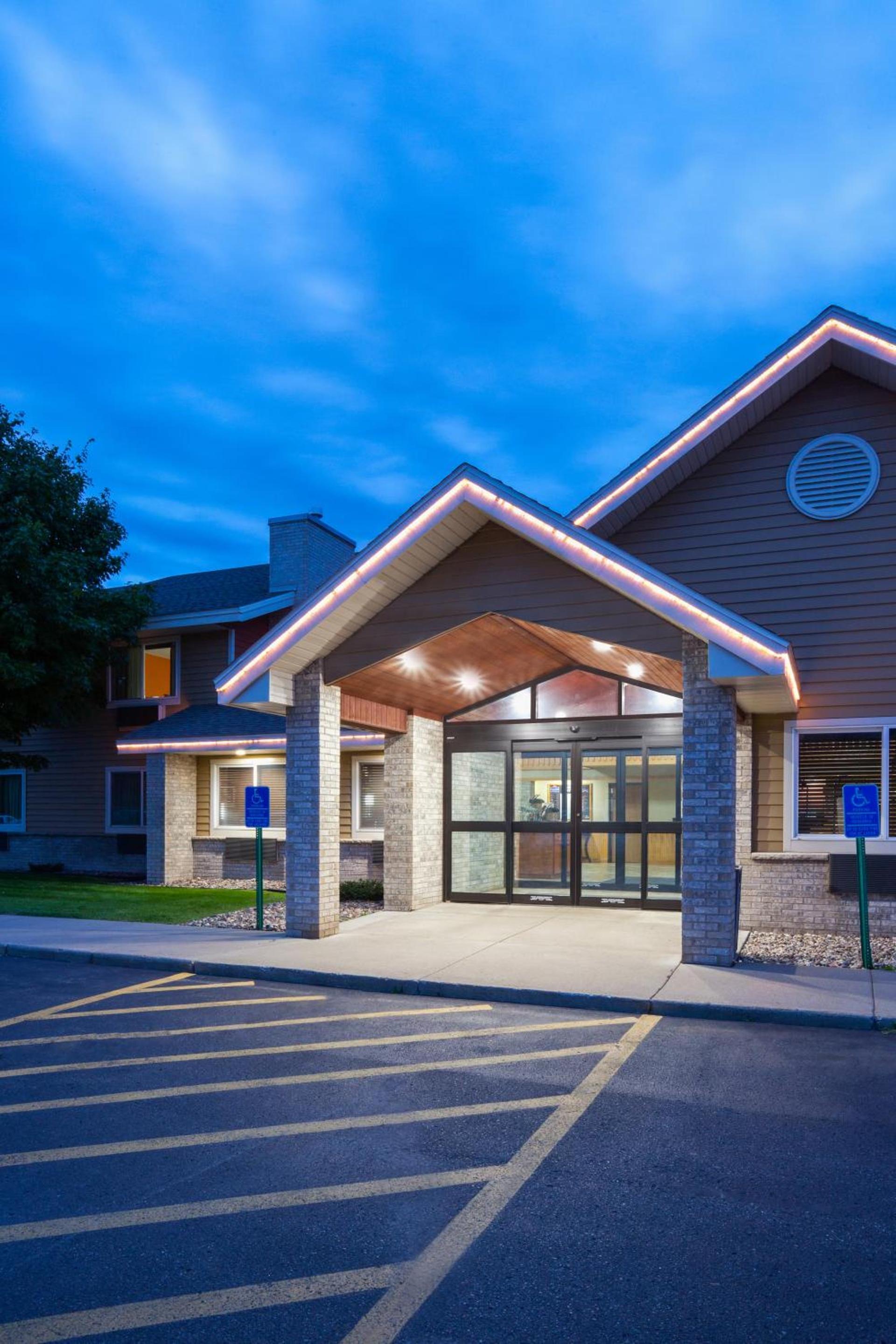 AmericInn by Wyndham Sartell photo 38