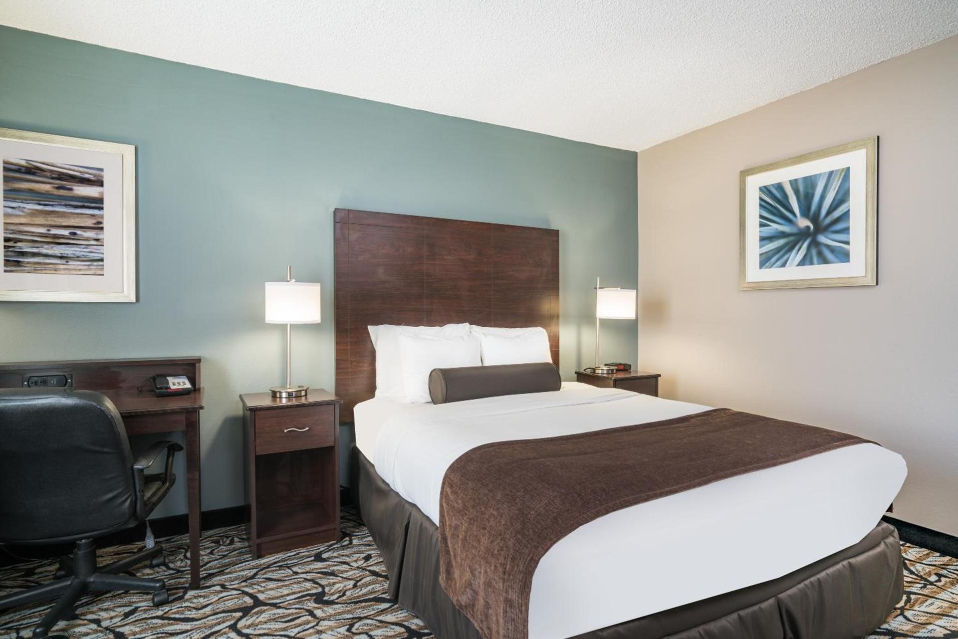 Days Inn & Suites by Wyndham Wausau photo 24