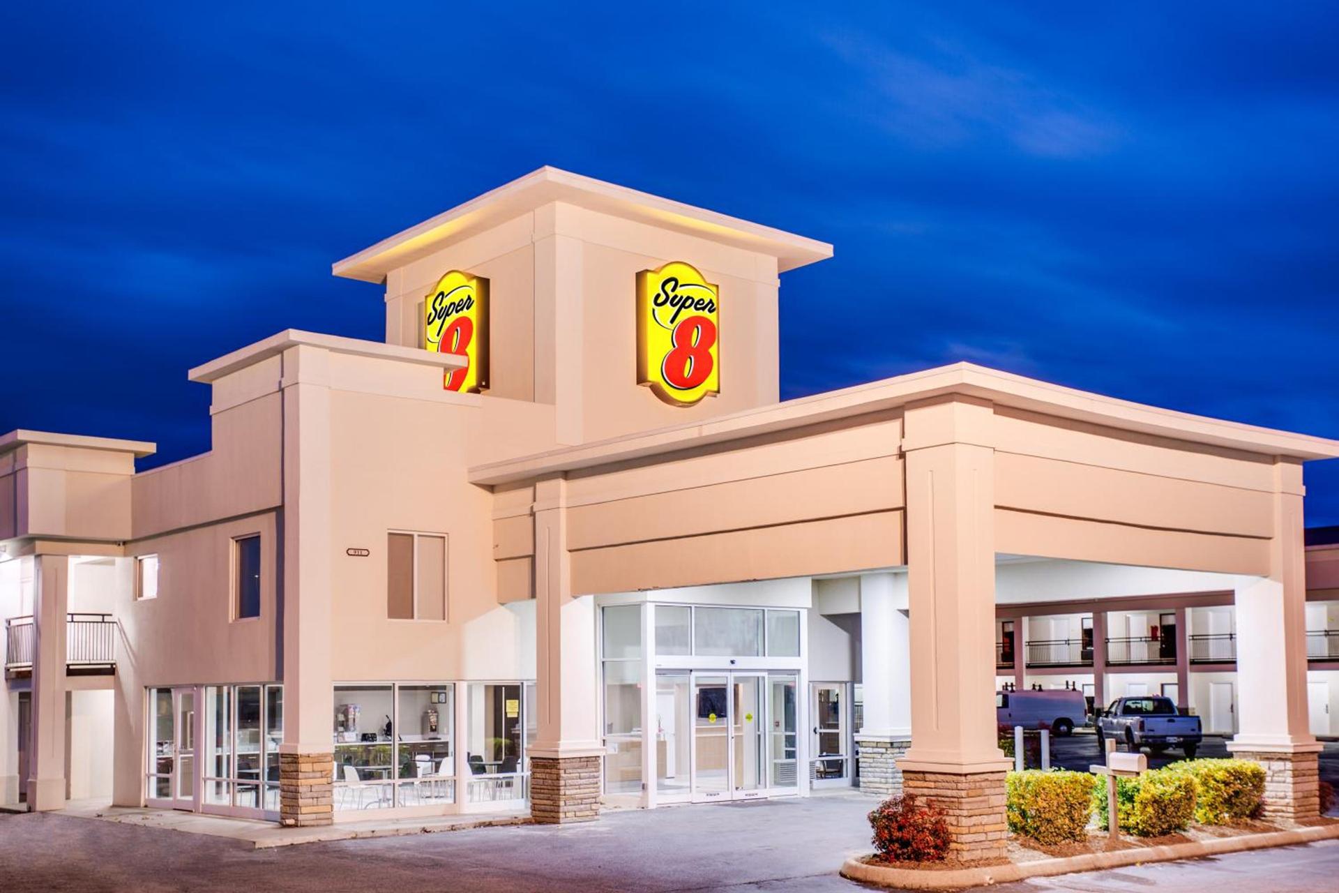Super 8 by Wyndham Dalton photo 25